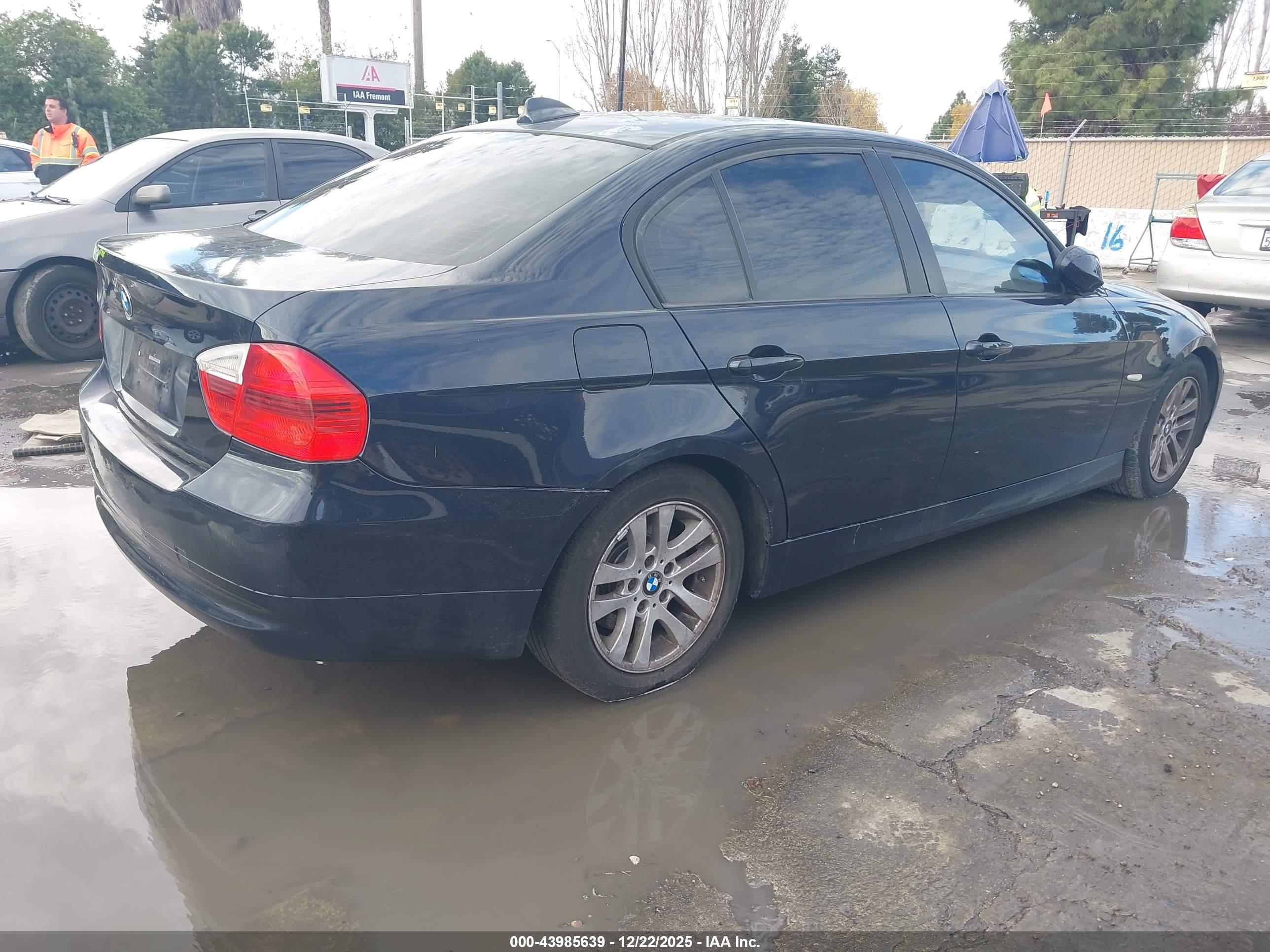 BMW 328I image 4