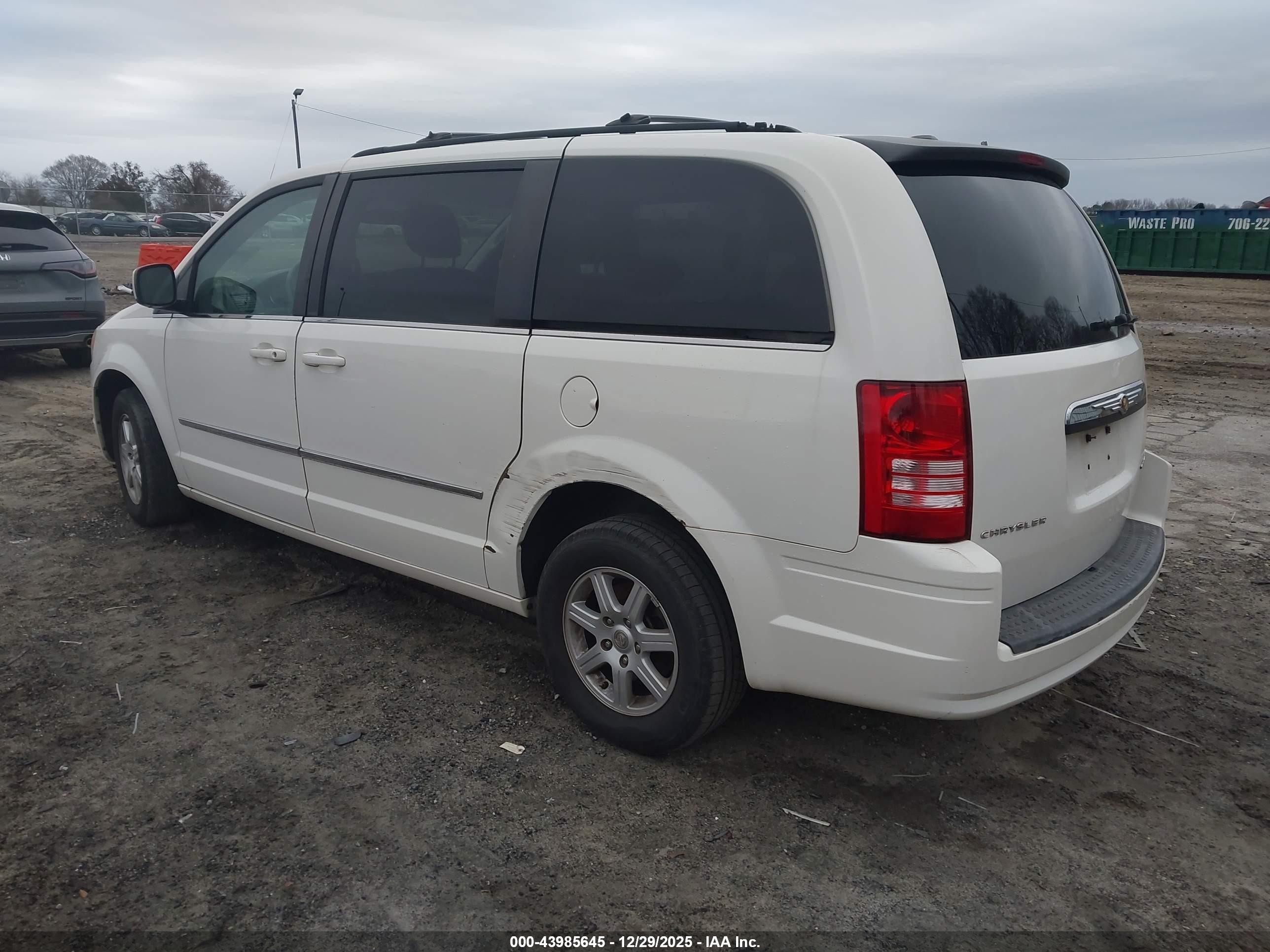 CHRYSLER TOWN image 3