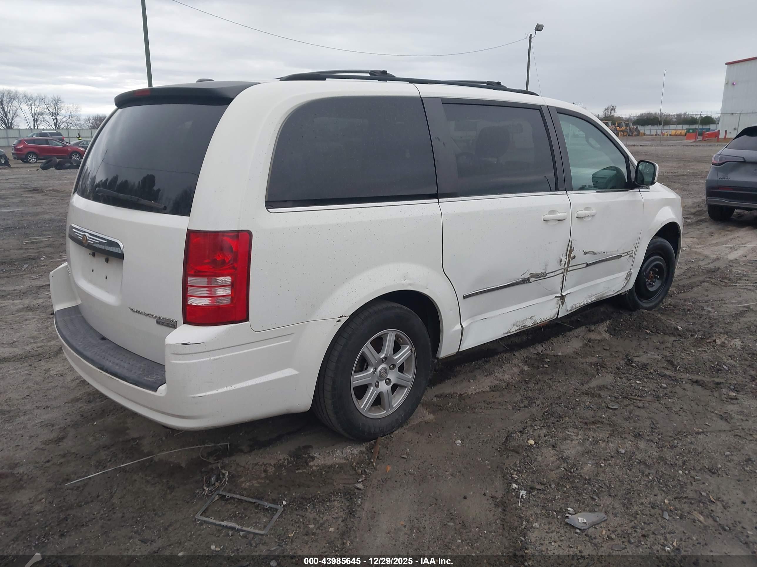 CHRYSLER TOWN image 4