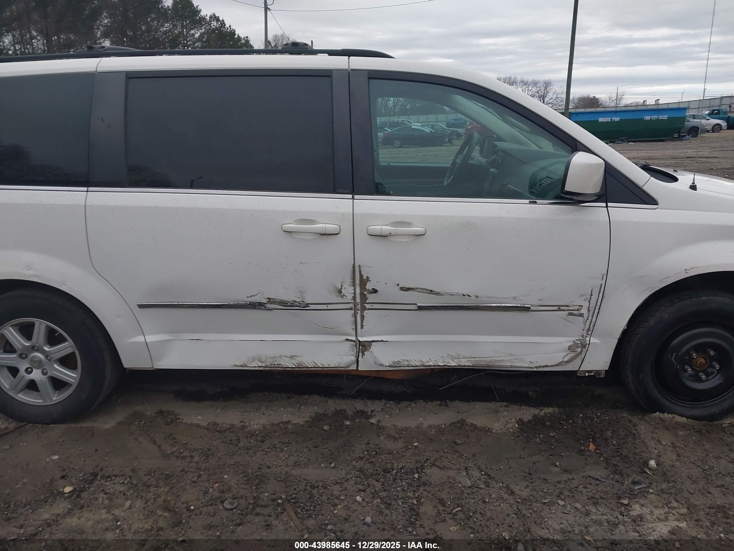 CHRYSLER TOWN image 6