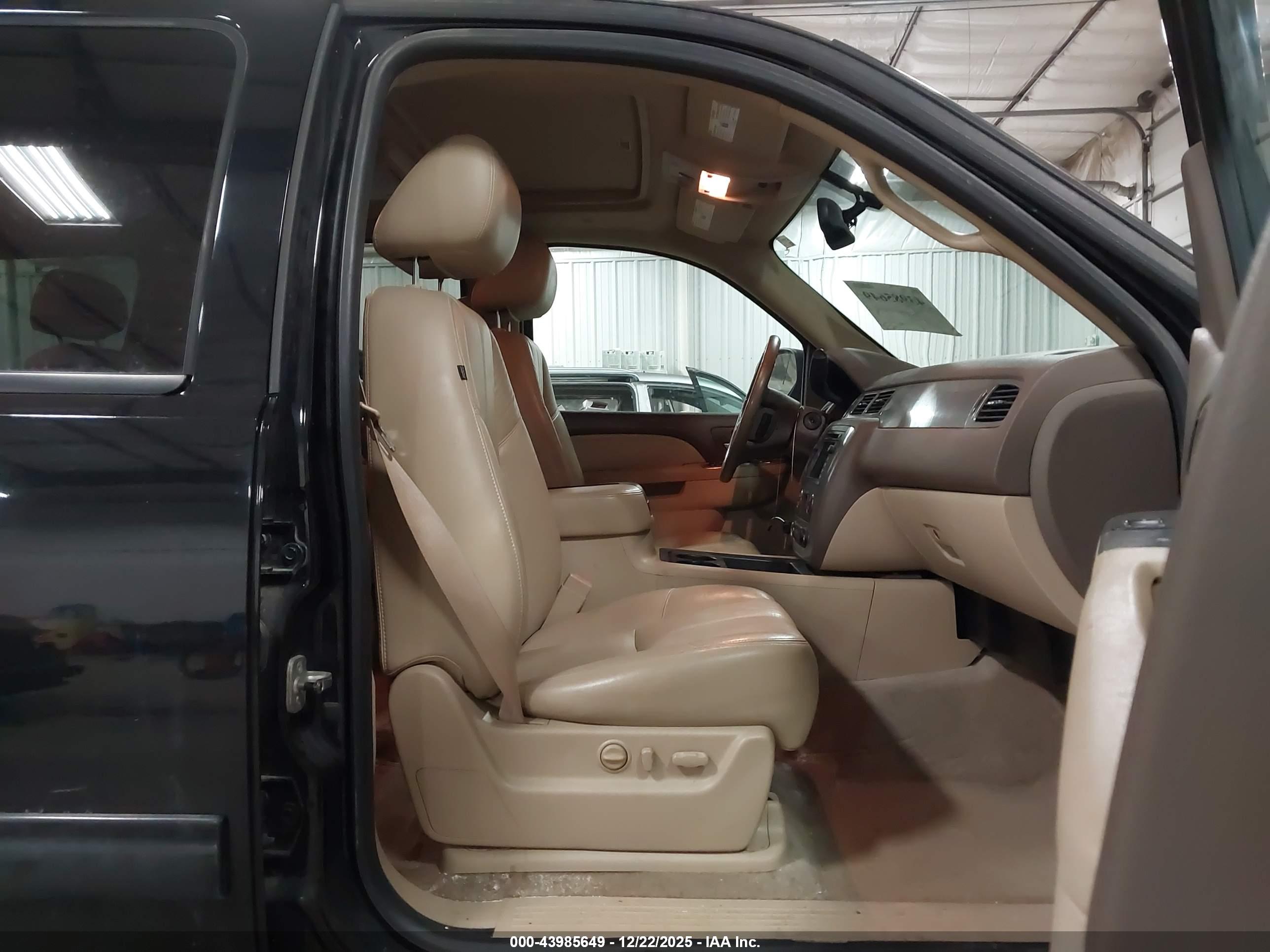 CHEVROLET TAHOE image 5