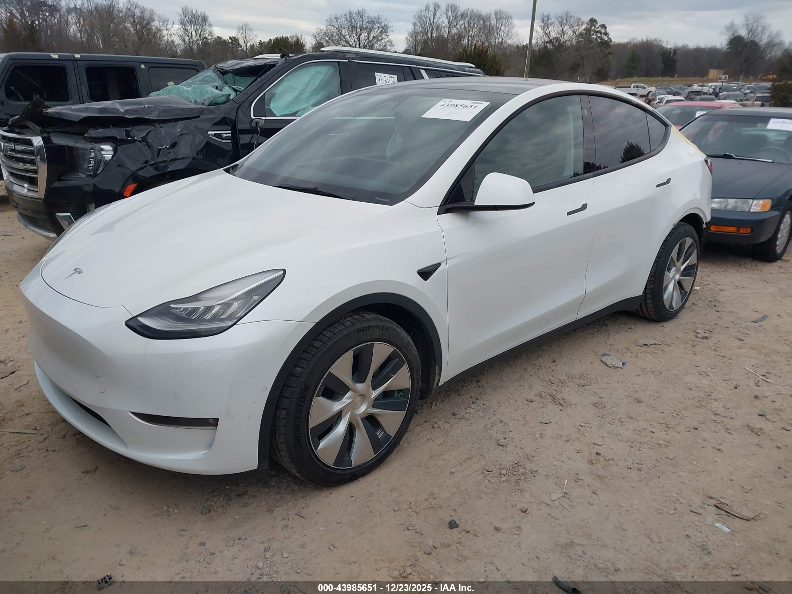 TESLA MODEL image 2