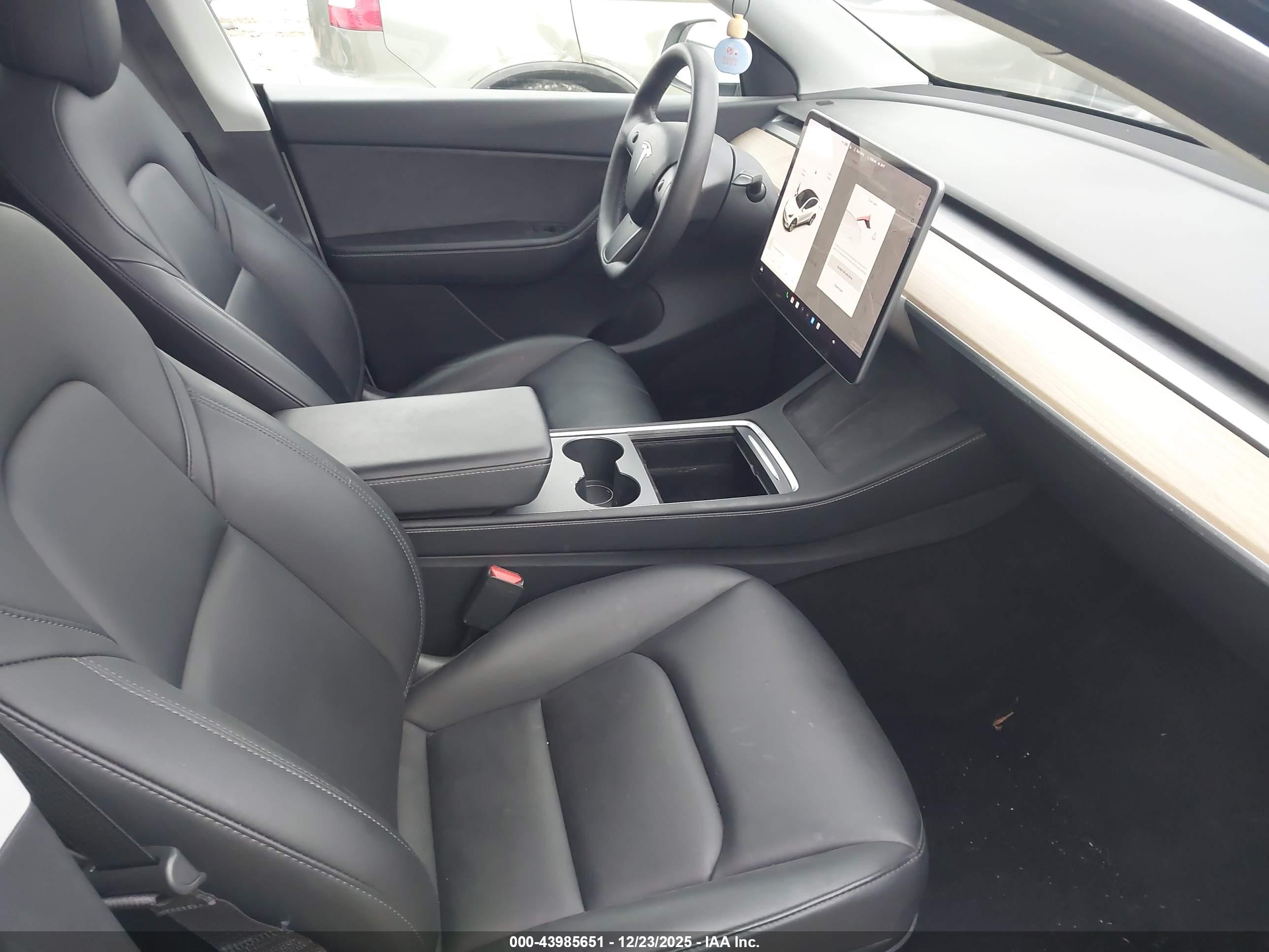 TESLA MODEL image 5