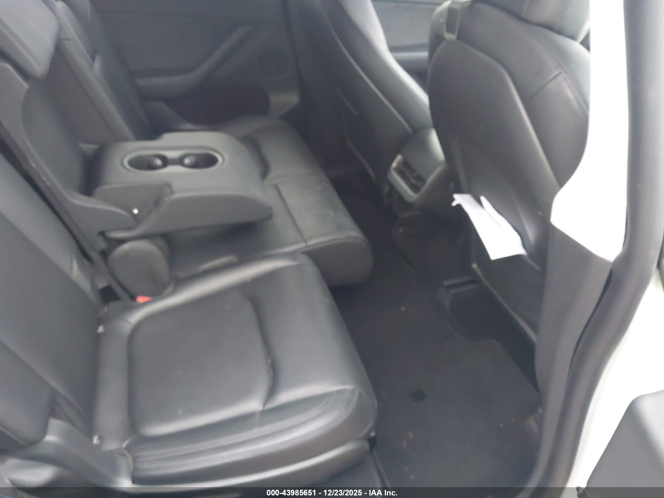 TESLA MODEL image 8
