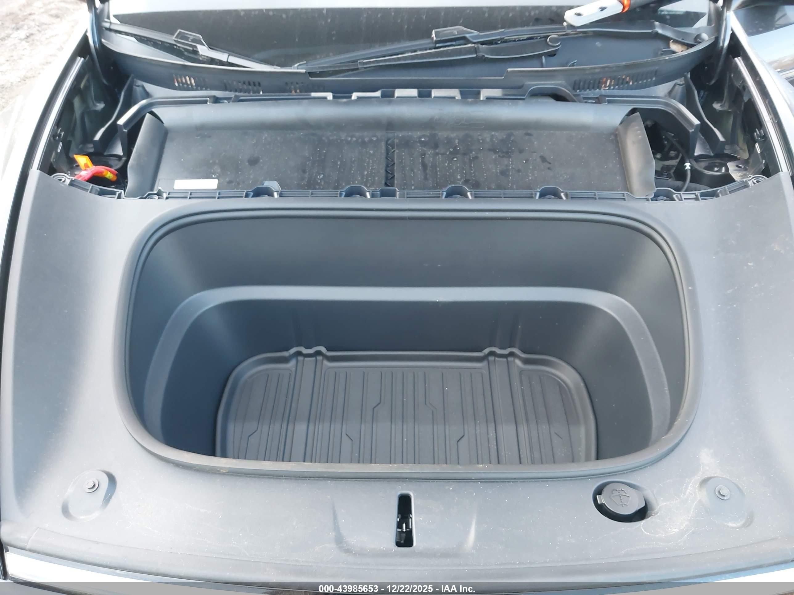 TESLA MODEL image 10