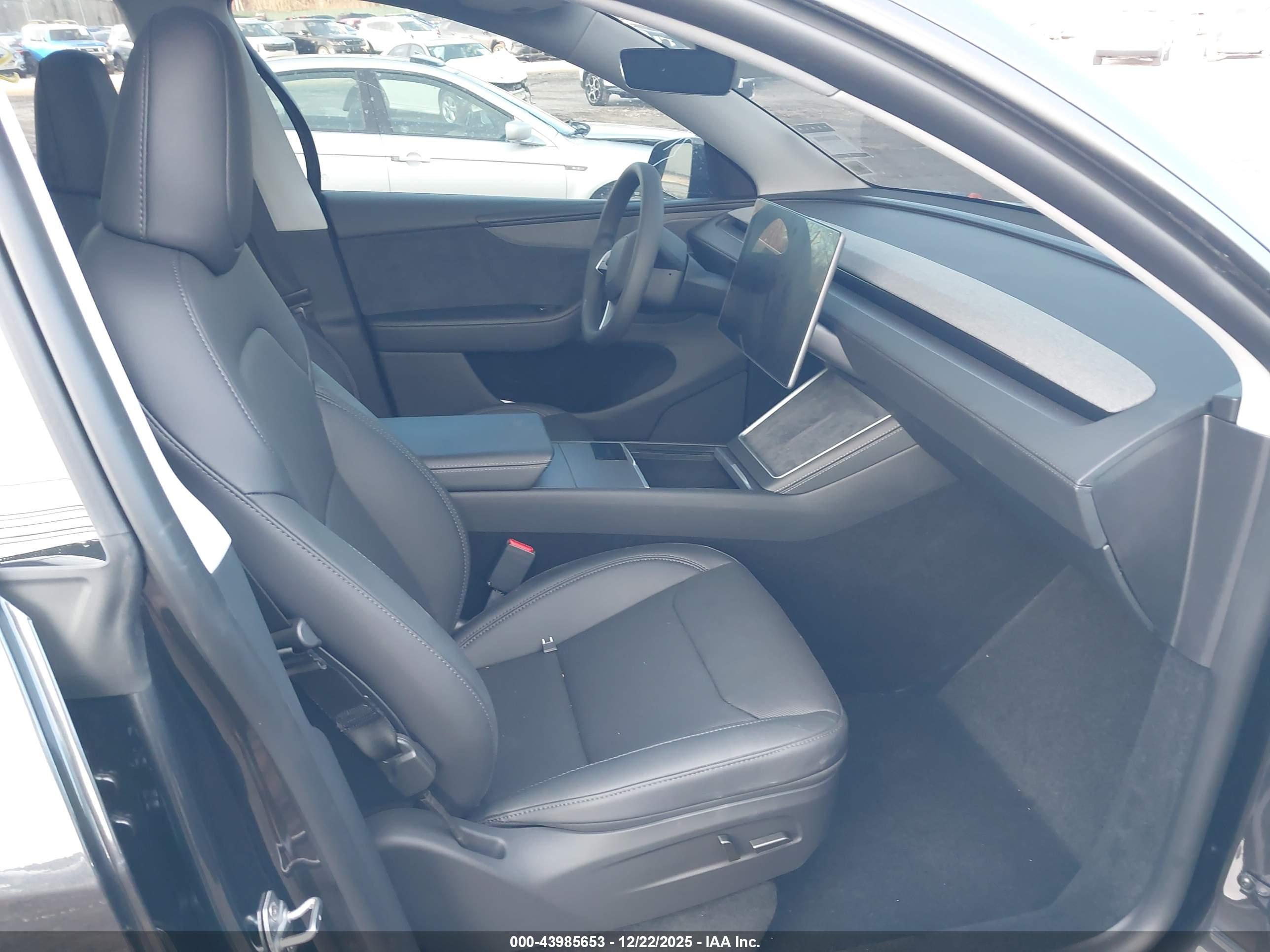 TESLA MODEL image 5