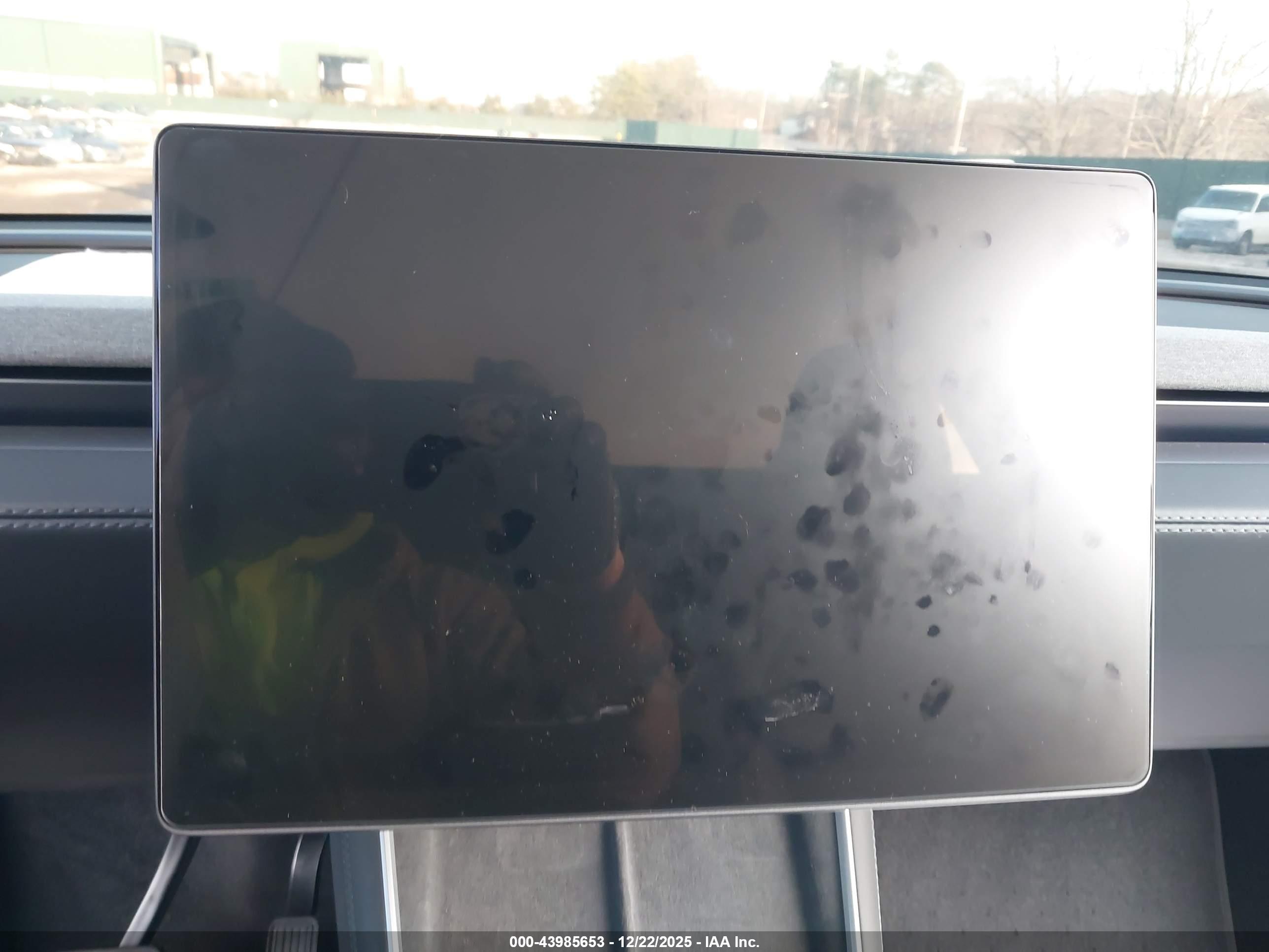 TESLA MODEL image 7