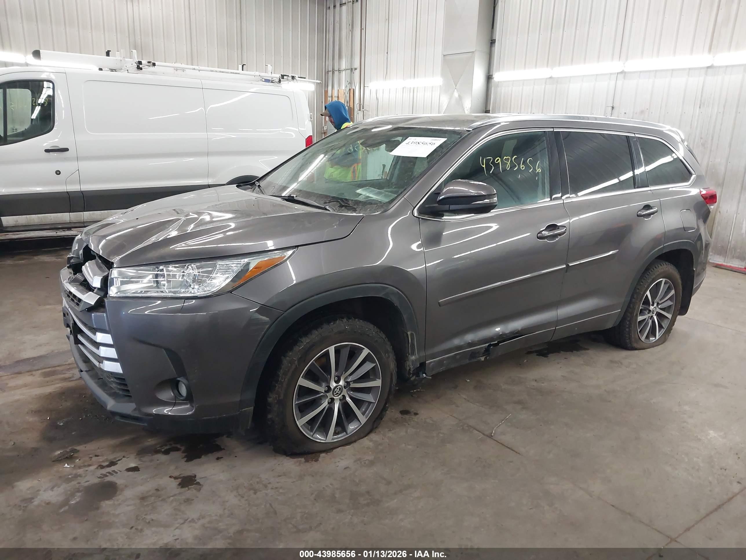 TOYOTA HIGHLANDER image 2