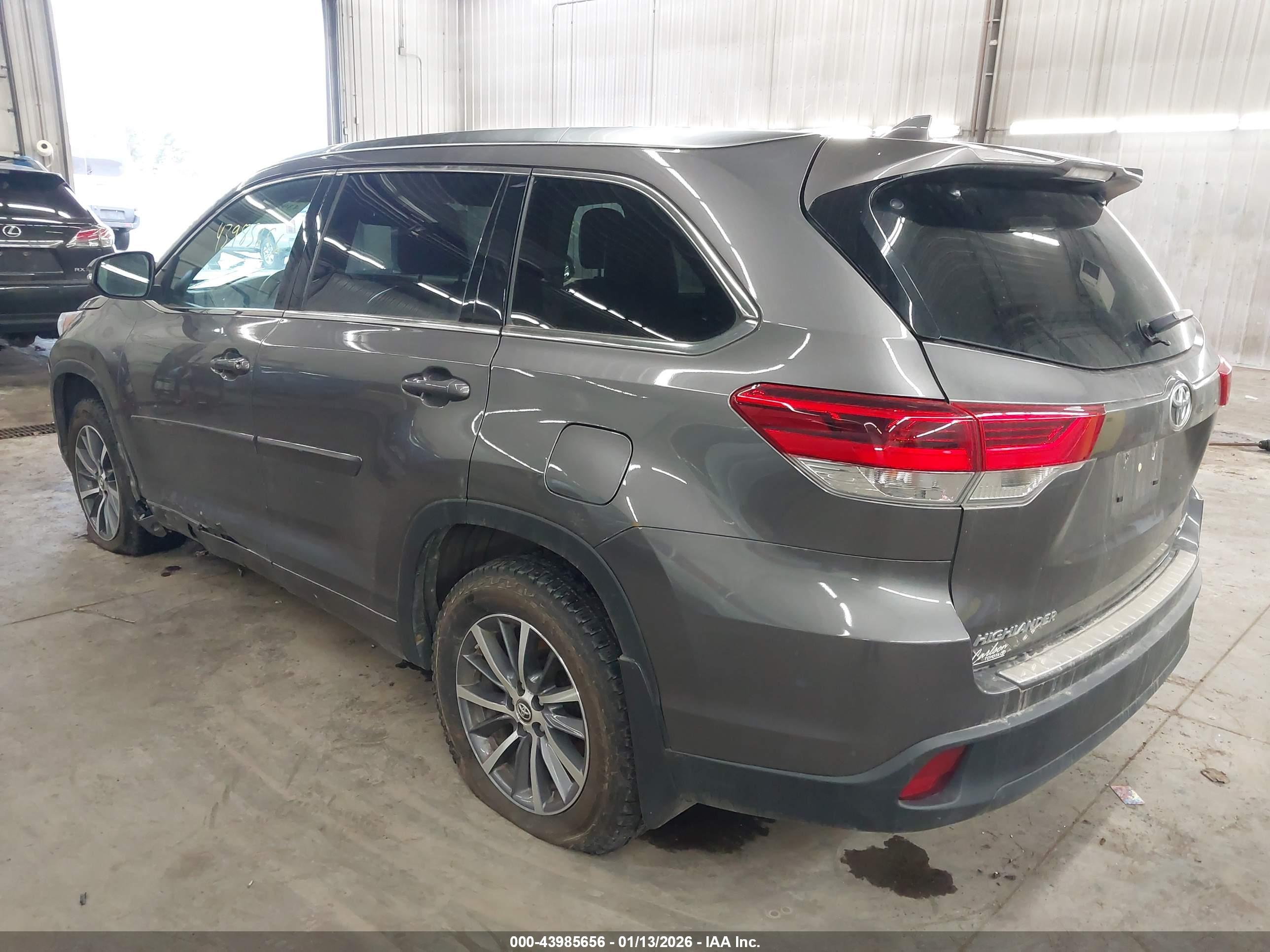 TOYOTA HIGHLANDER image 3