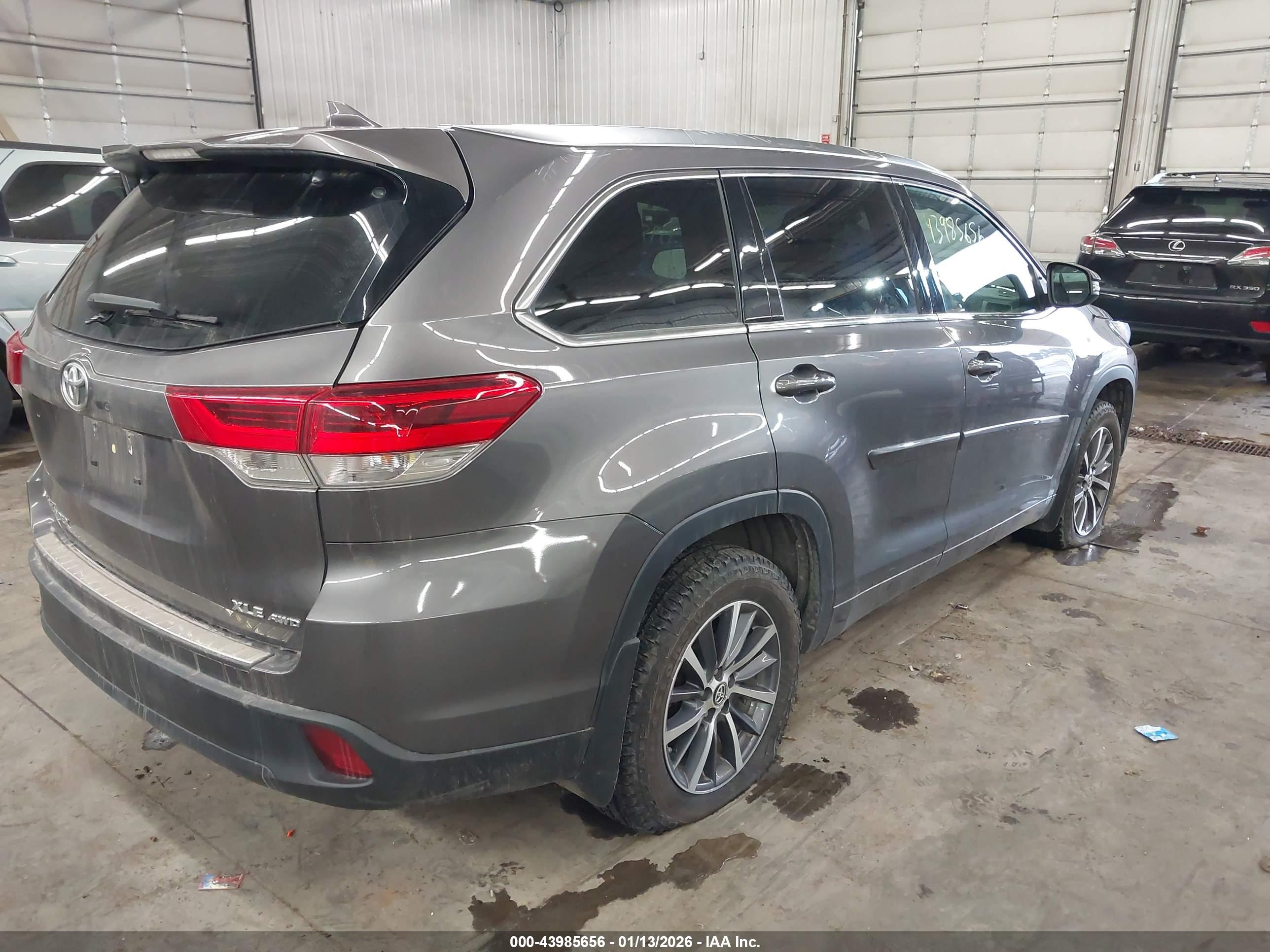 TOYOTA HIGHLANDER image 4
