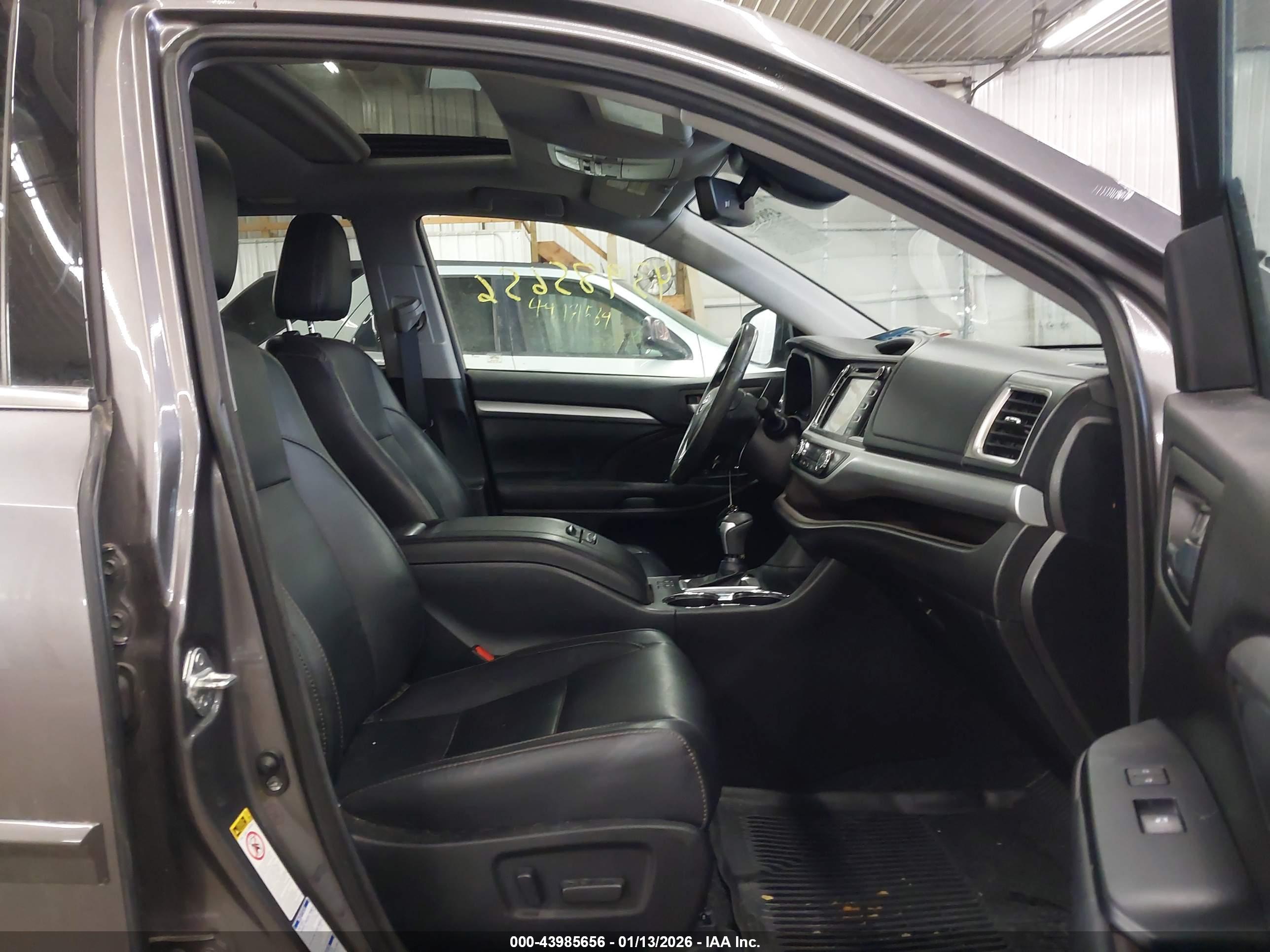 TOYOTA HIGHLANDER image 5