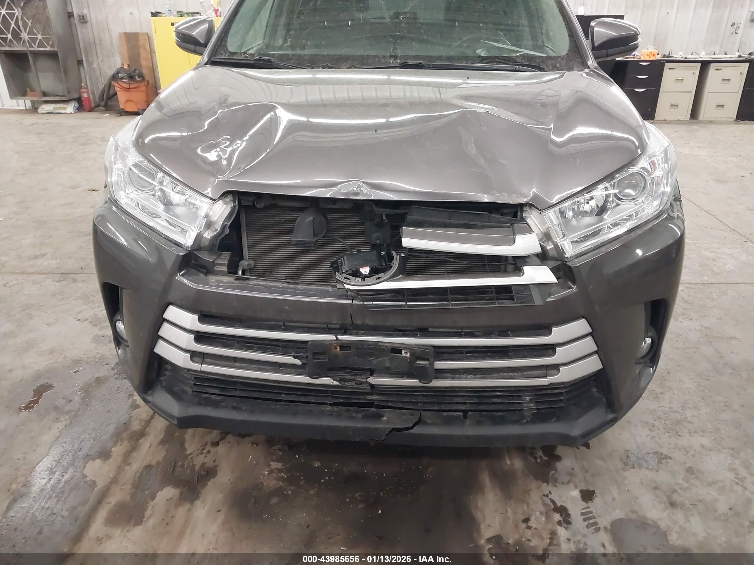 TOYOTA HIGHLANDER image 6