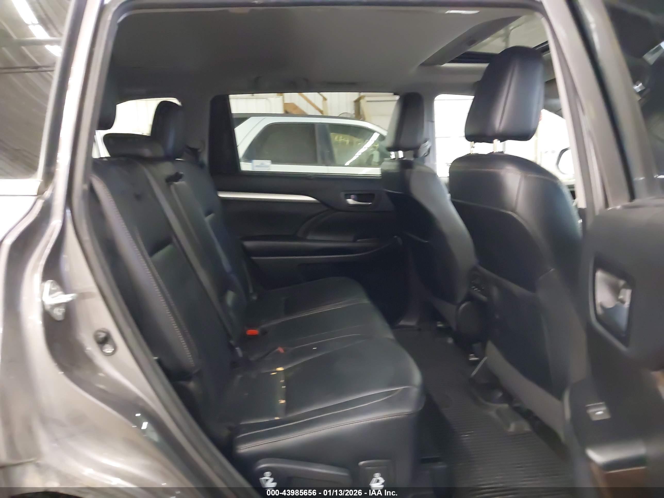 TOYOTA HIGHLANDER image 8