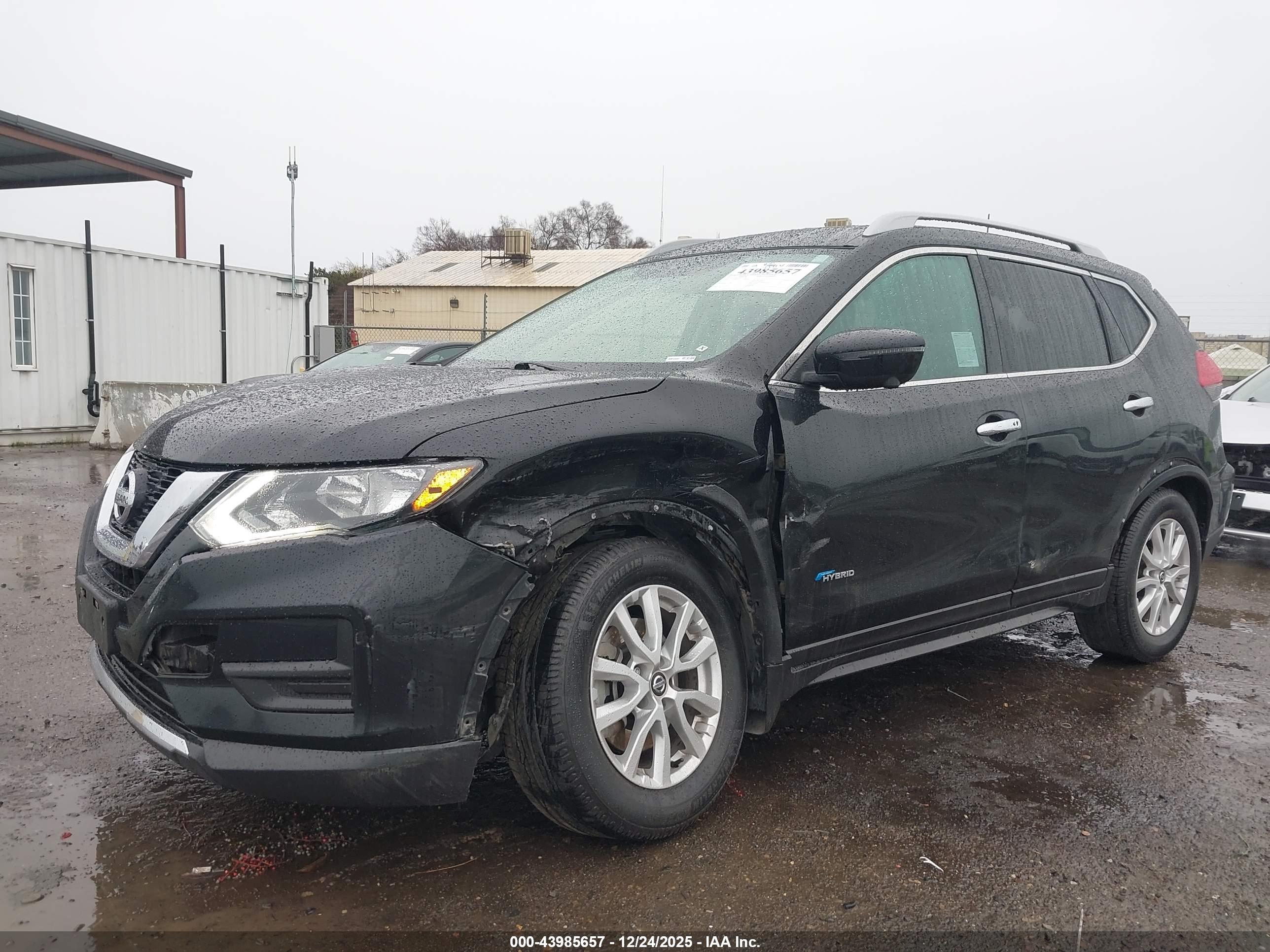 NISSAN ROGUE image 2