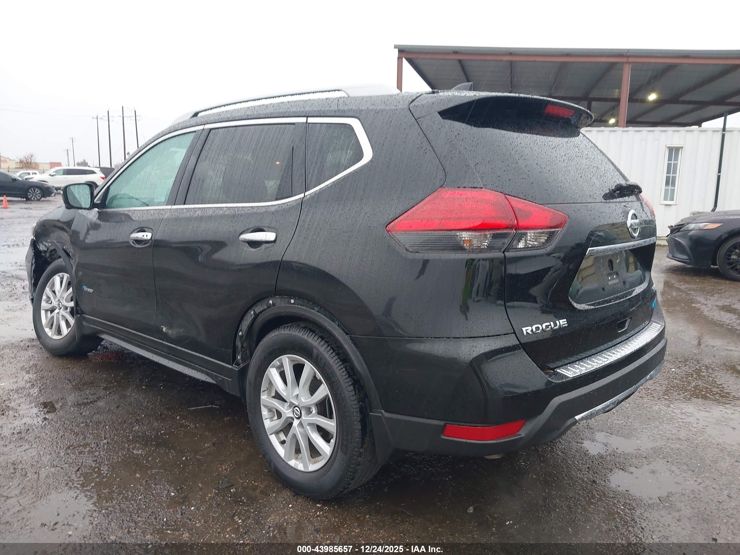 NISSAN ROGUE image 3