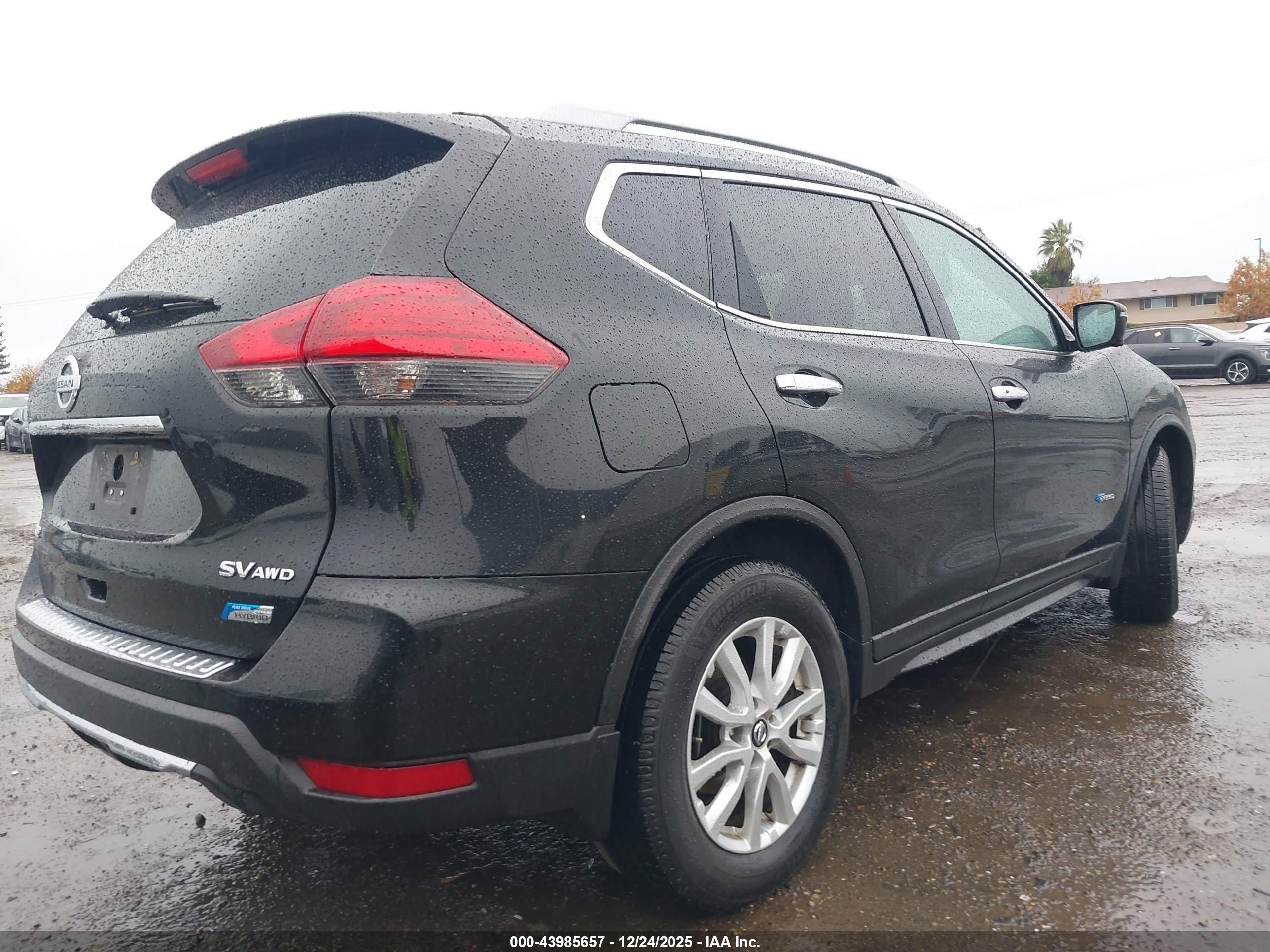 NISSAN ROGUE image 4