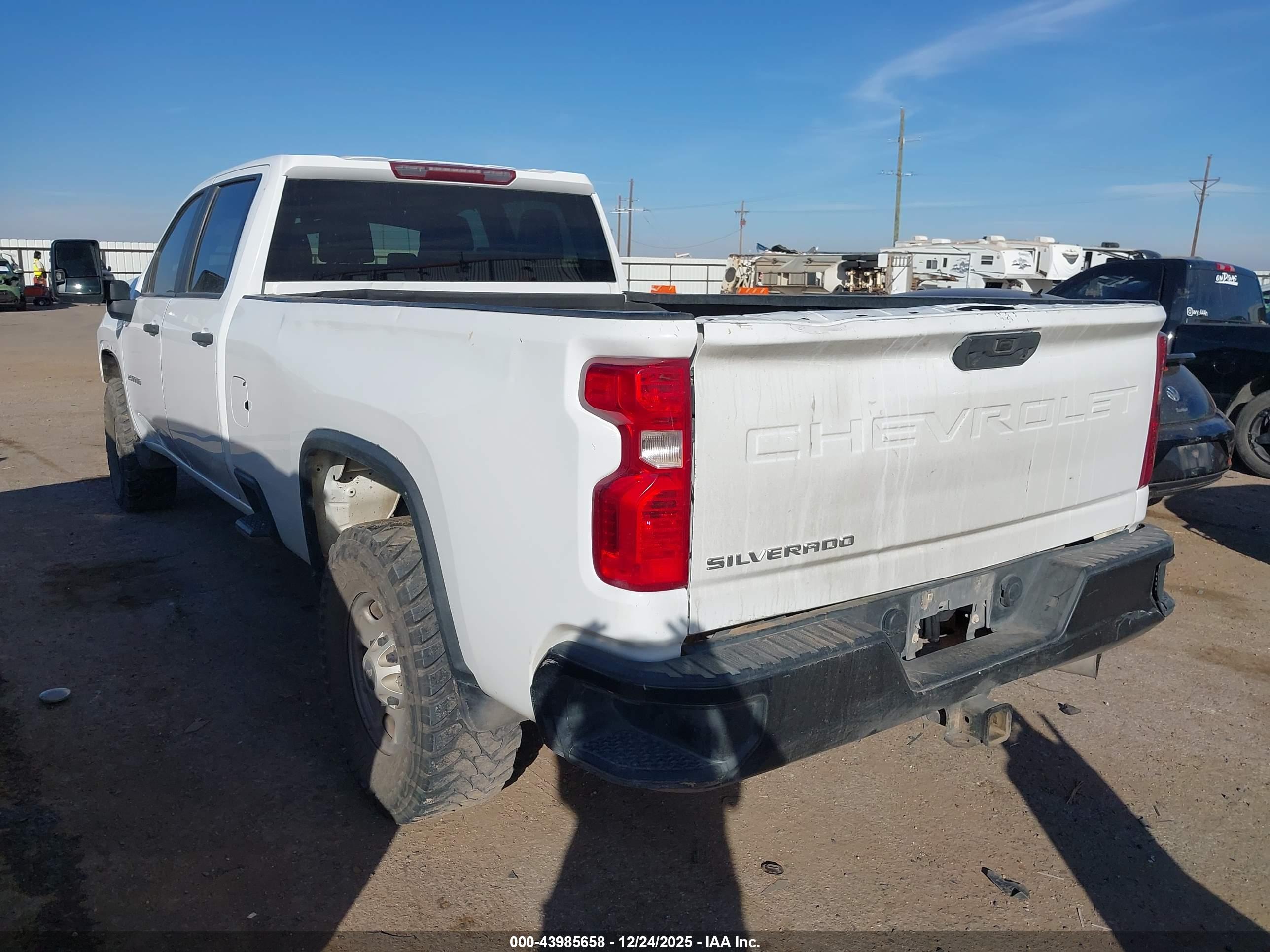 CHEVROLET SILVERADO image 3