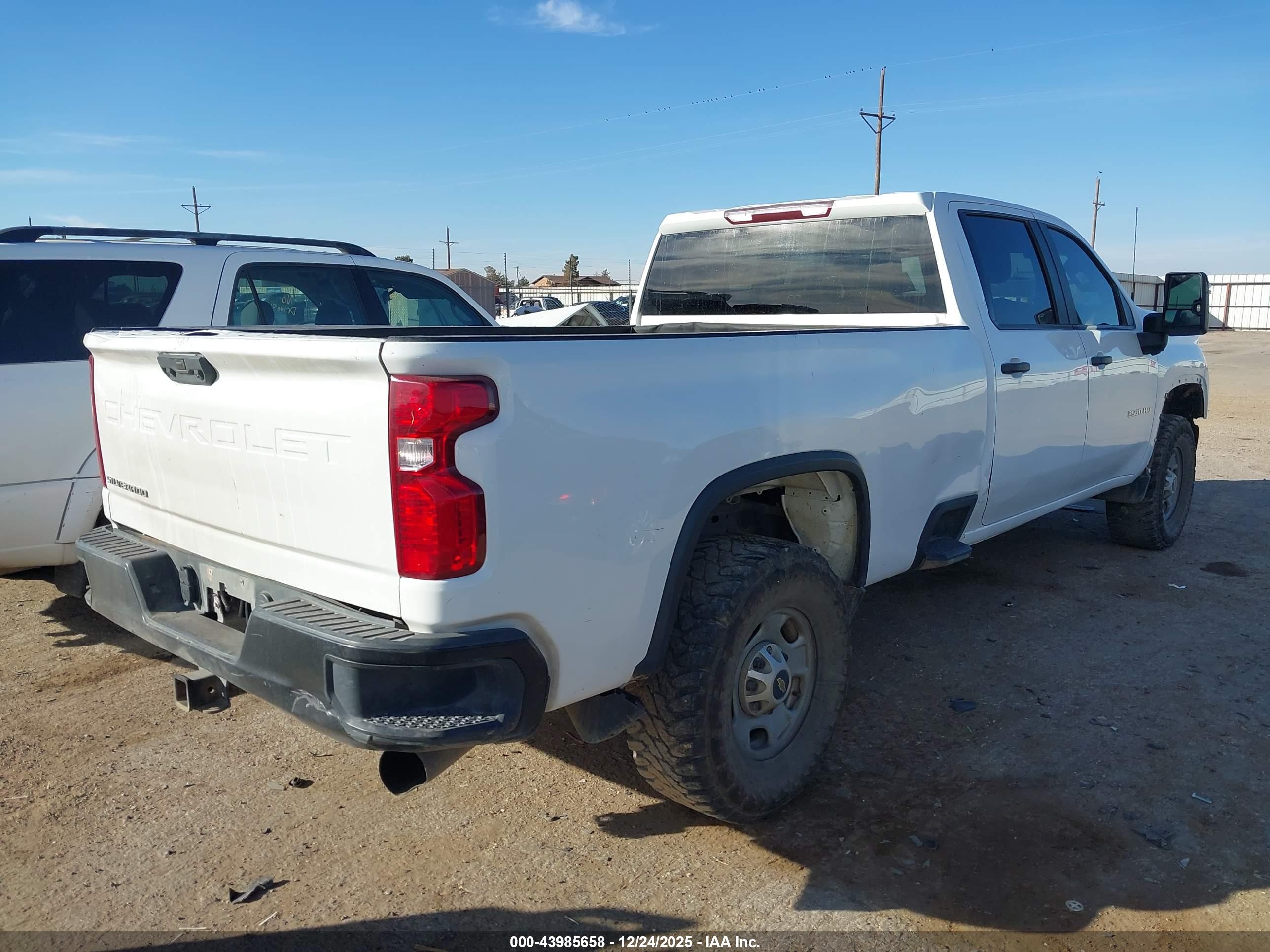 CHEVROLET SILVERADO image 4