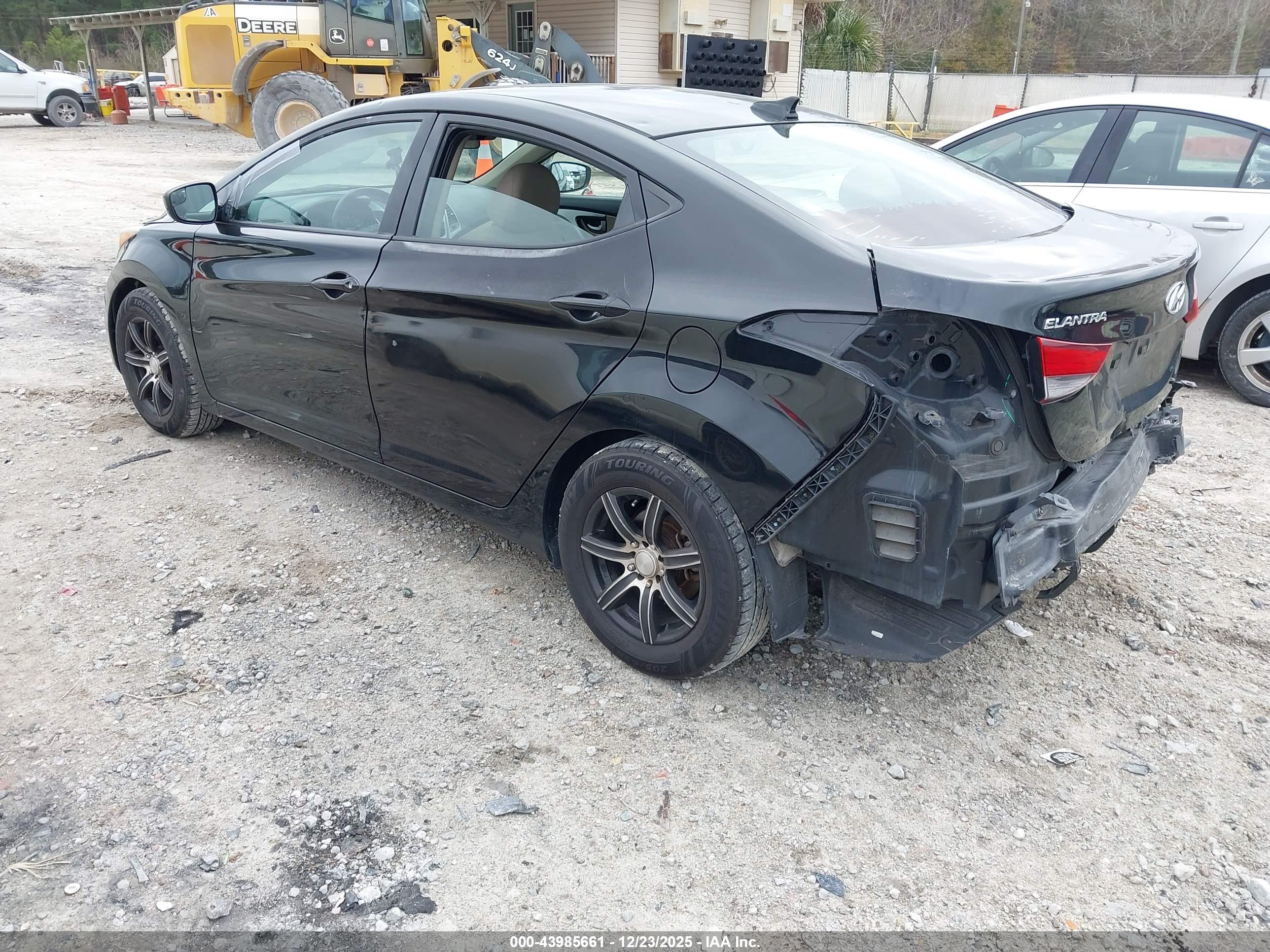 HYUNDAI ELANTRA image 3