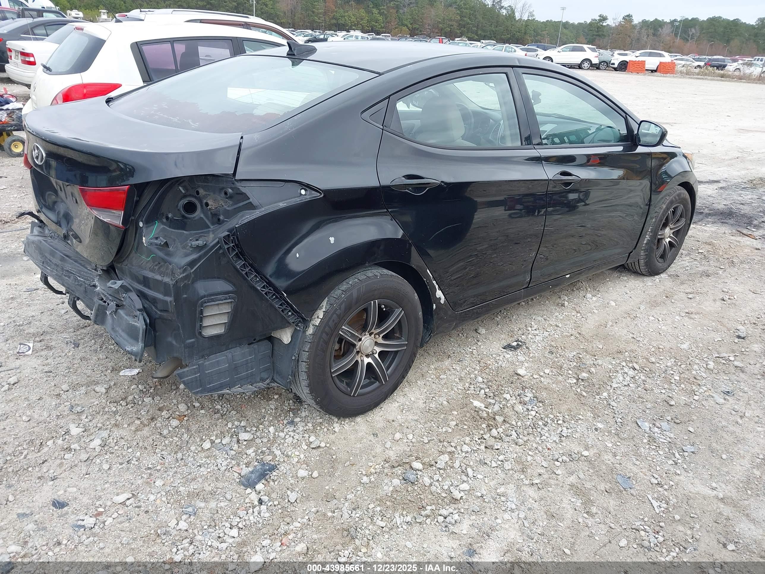 HYUNDAI ELANTRA image 4