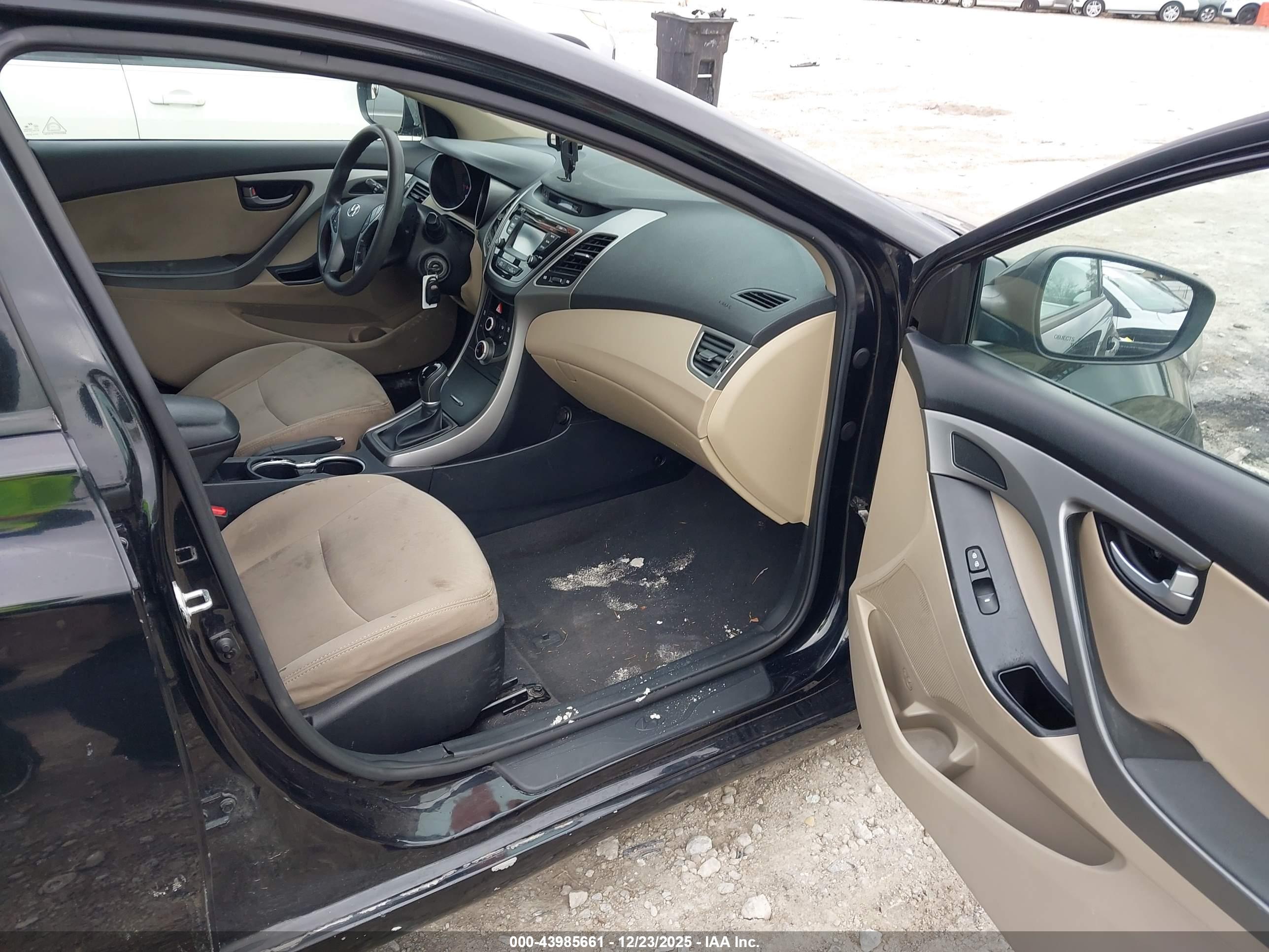 HYUNDAI ELANTRA image 5