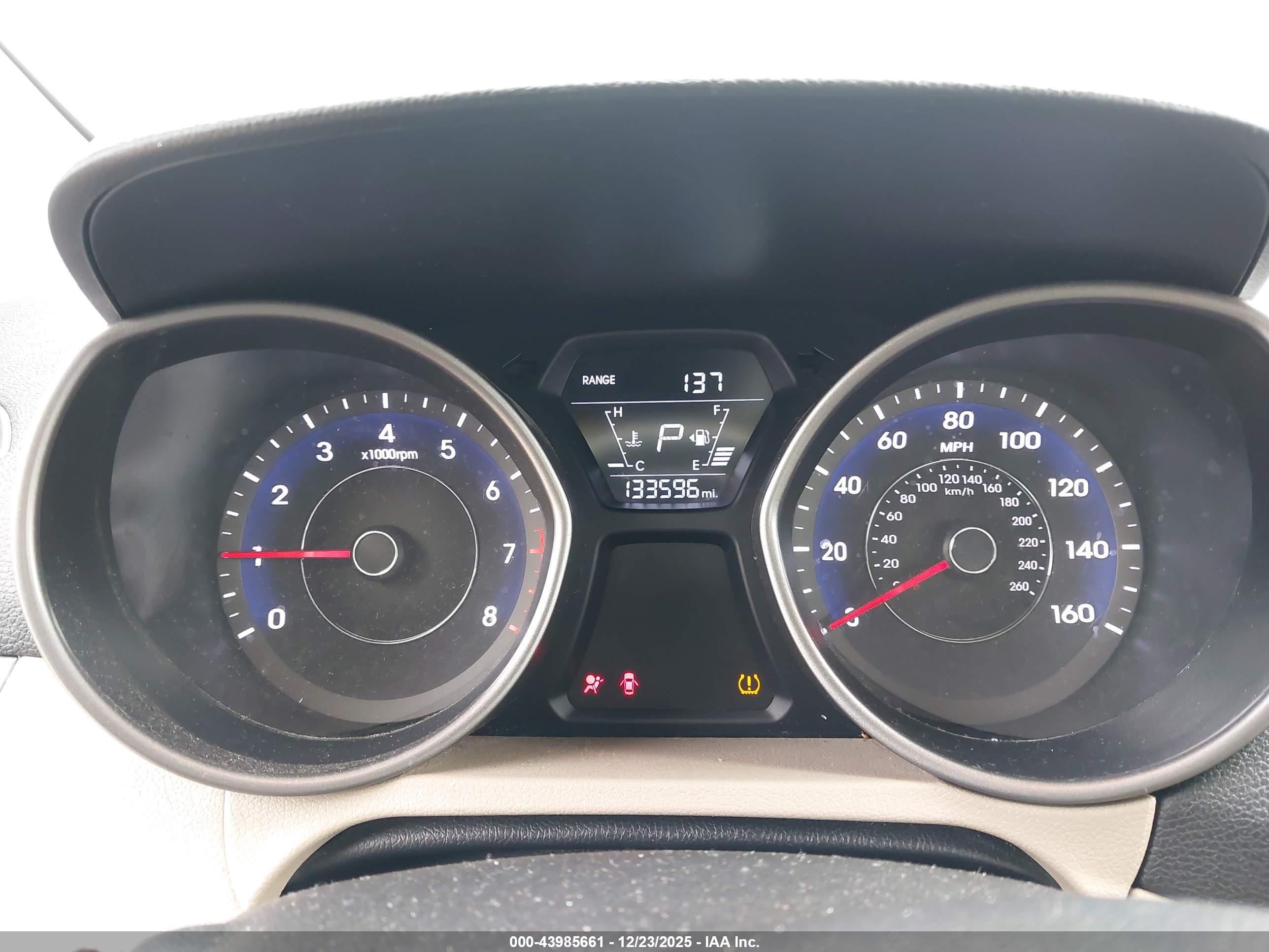 HYUNDAI ELANTRA image 6