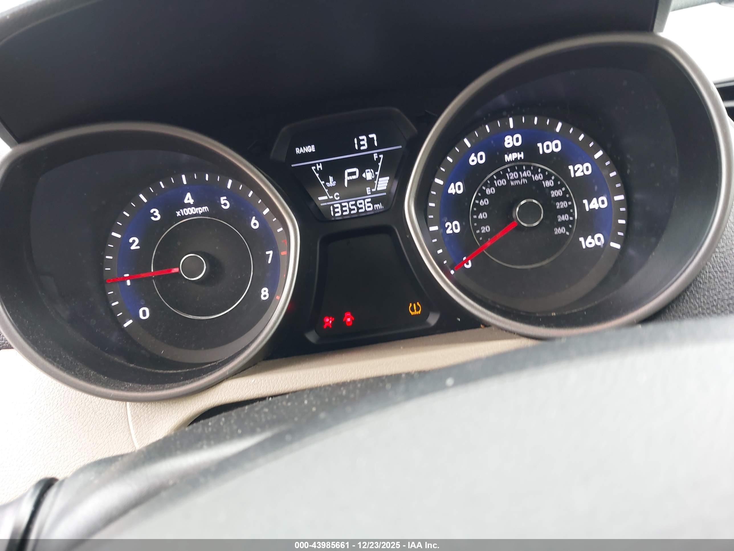 HYUNDAI ELANTRA image 7