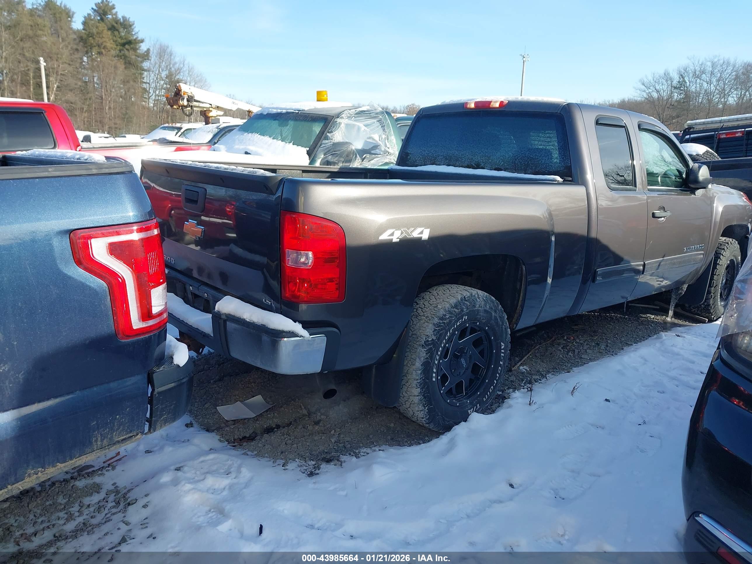 CHEVROLET SILVERADO image 4