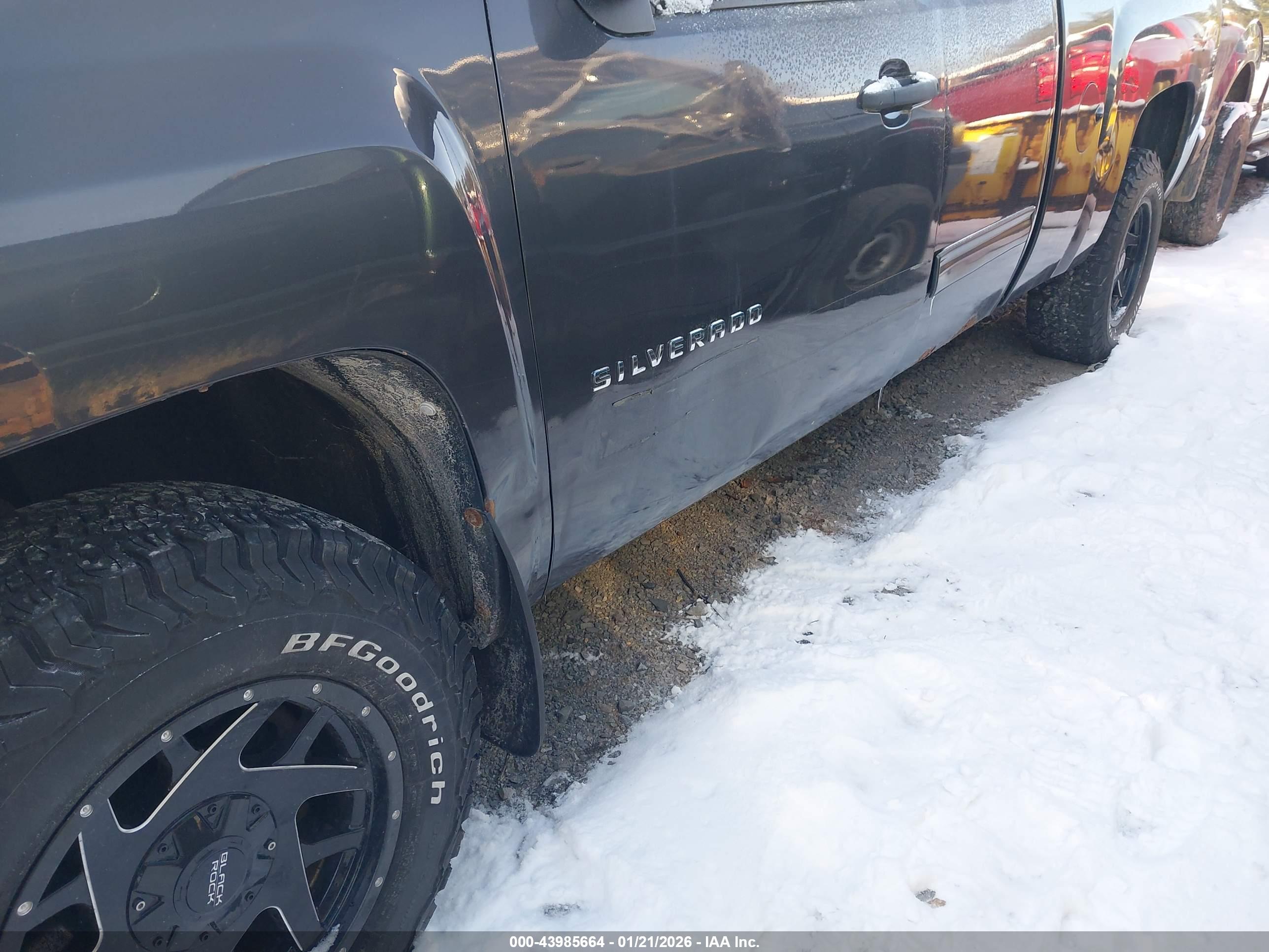 CHEVROLET SILVERADO image 6