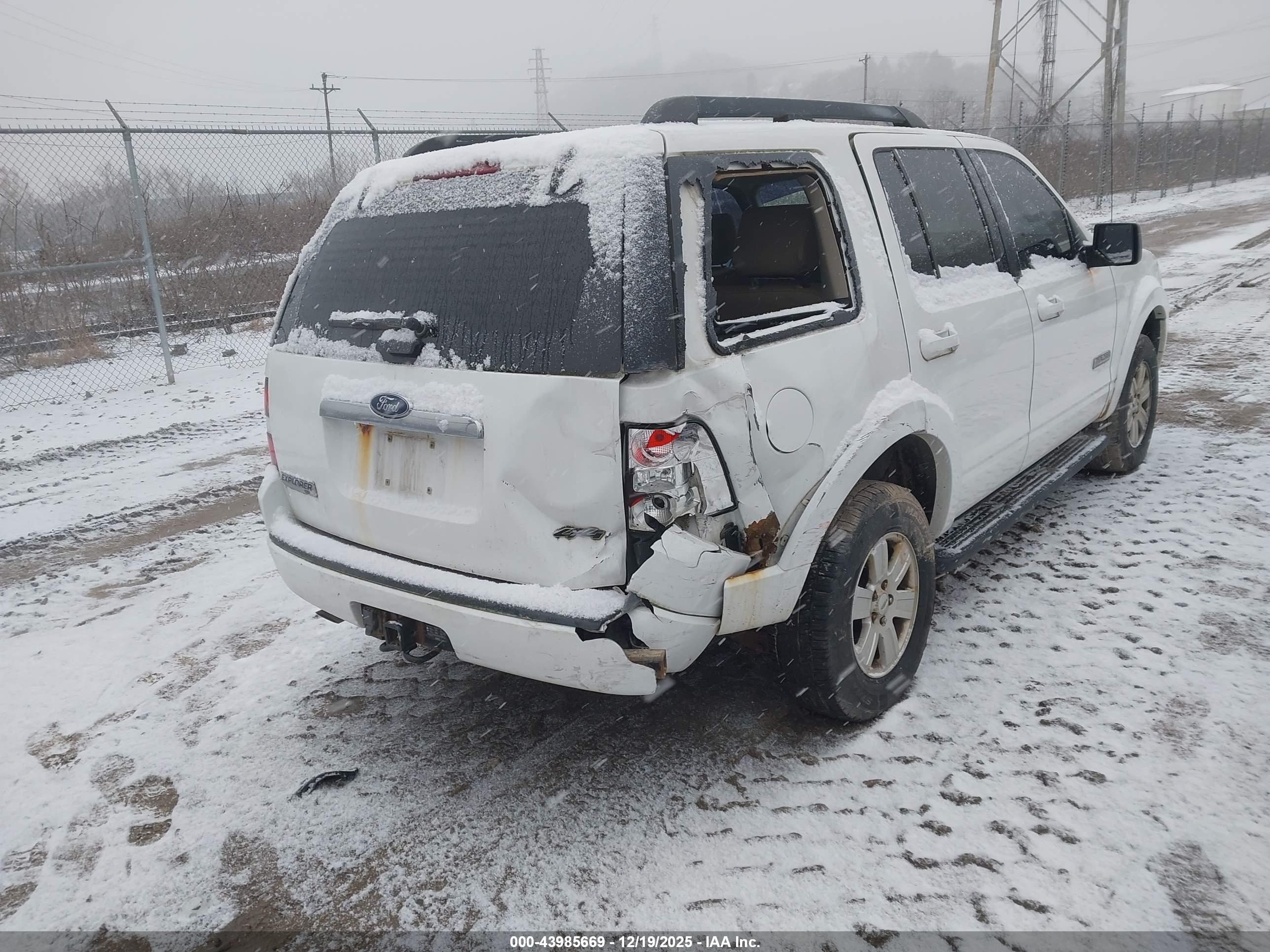 FORD EXPLORER image 4