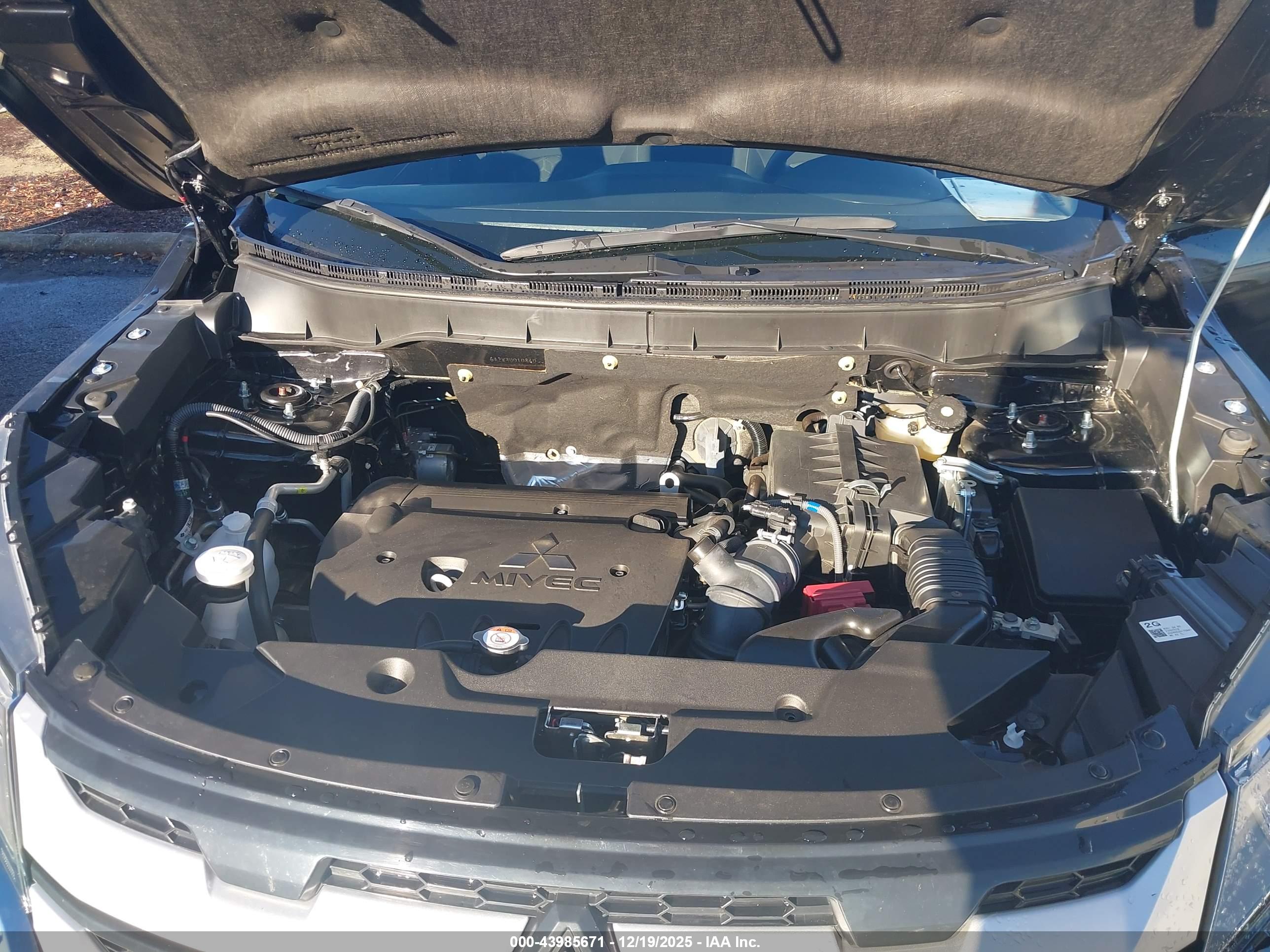 MITSUBISHI OUTLANDER image 10