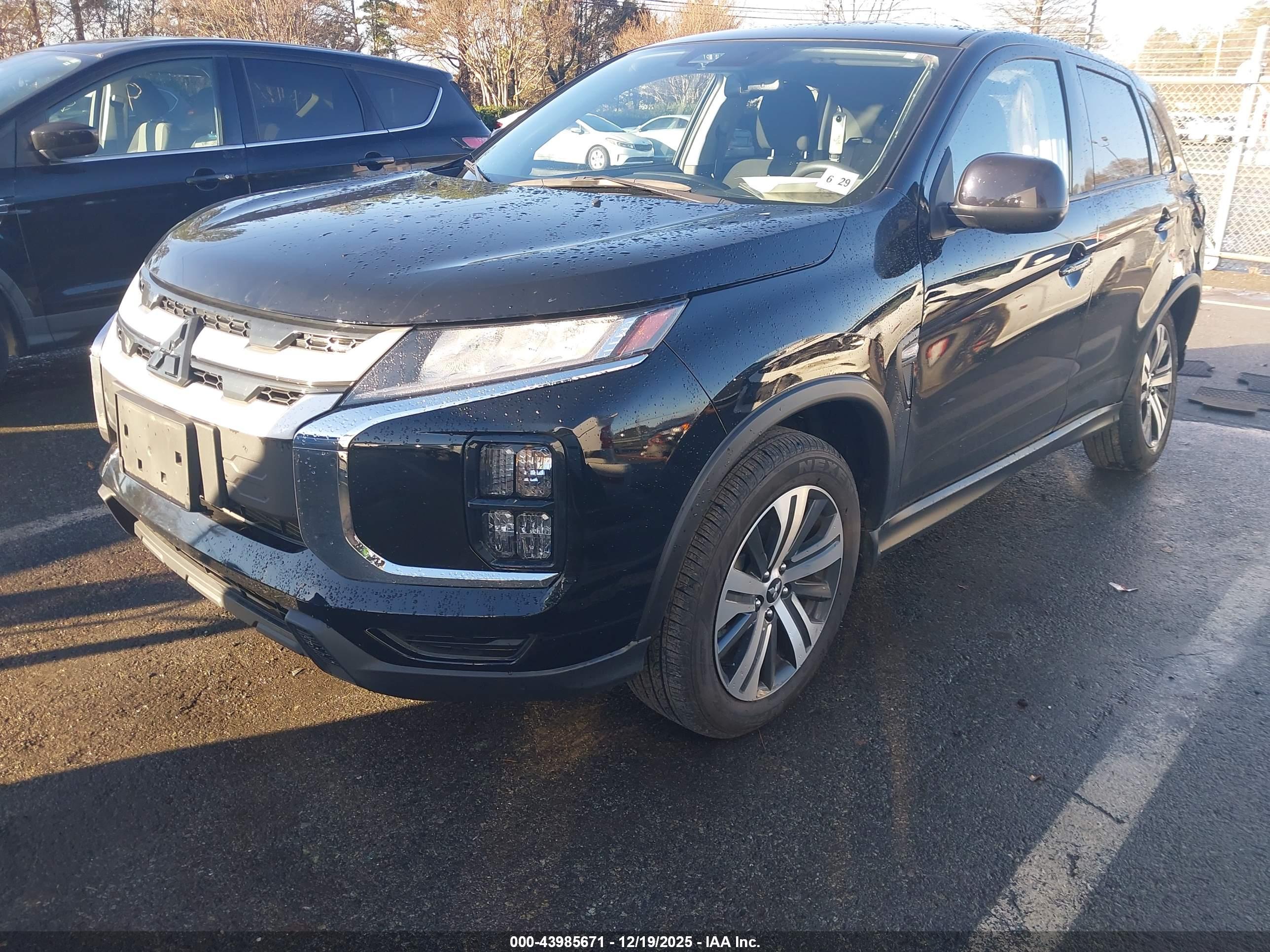 MITSUBISHI OUTLANDER image 2