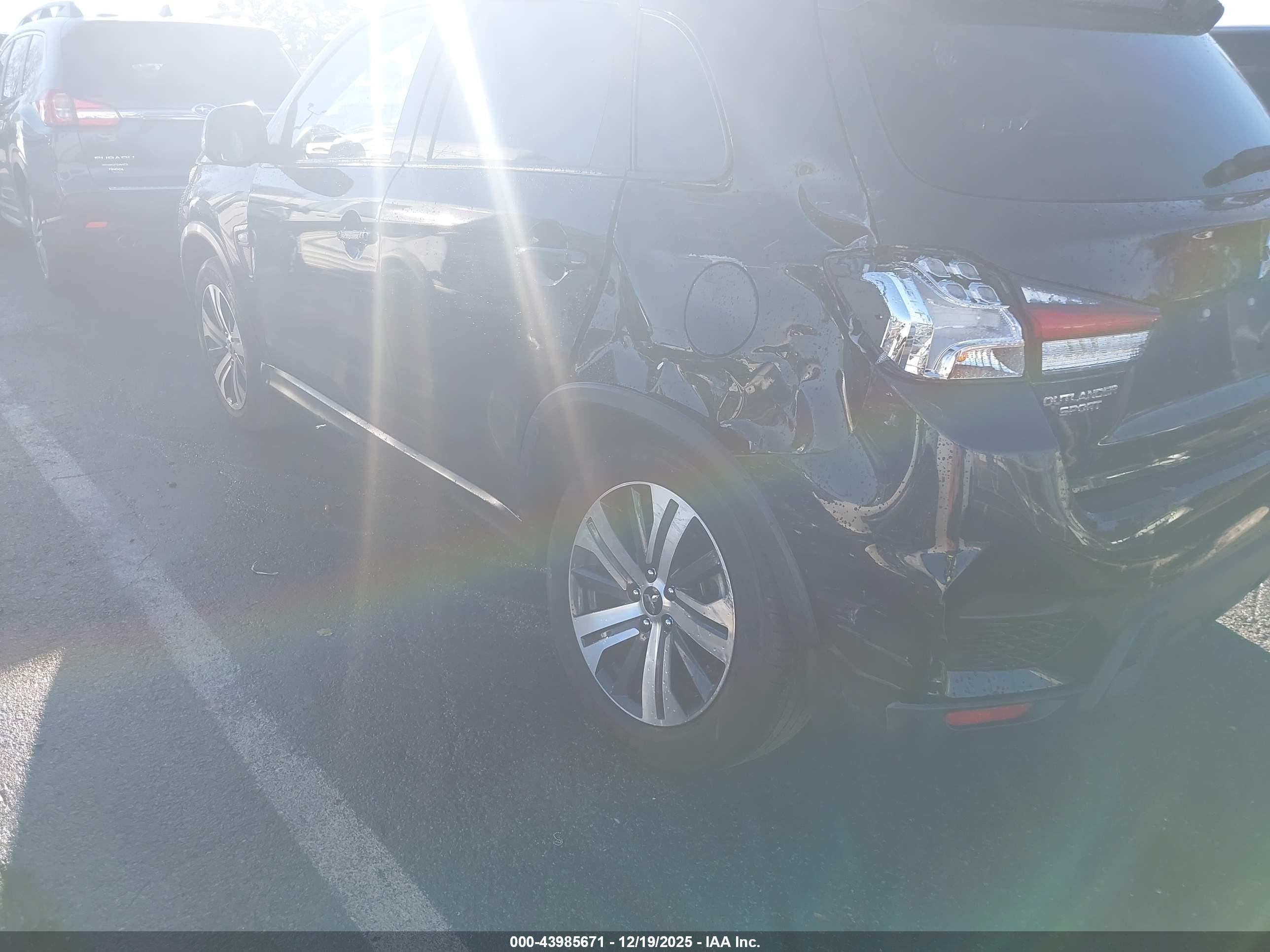 MITSUBISHI OUTLANDER image 3