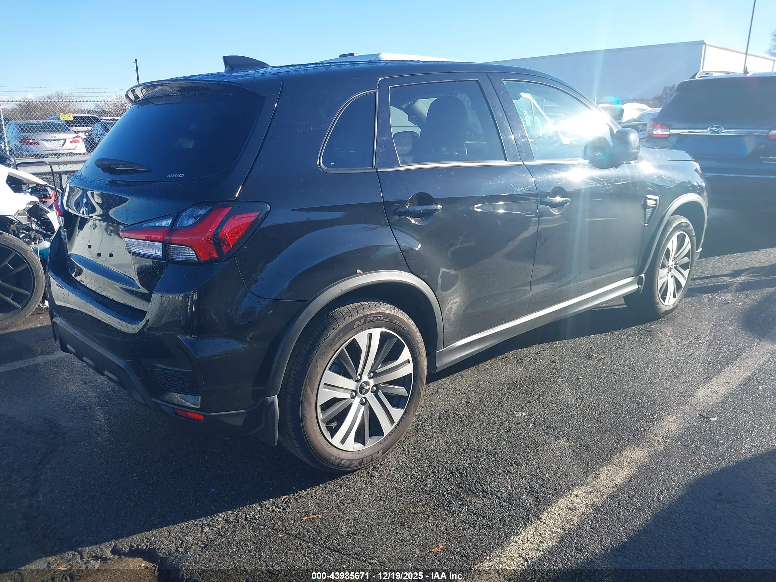 MITSUBISHI OUTLANDER image 4