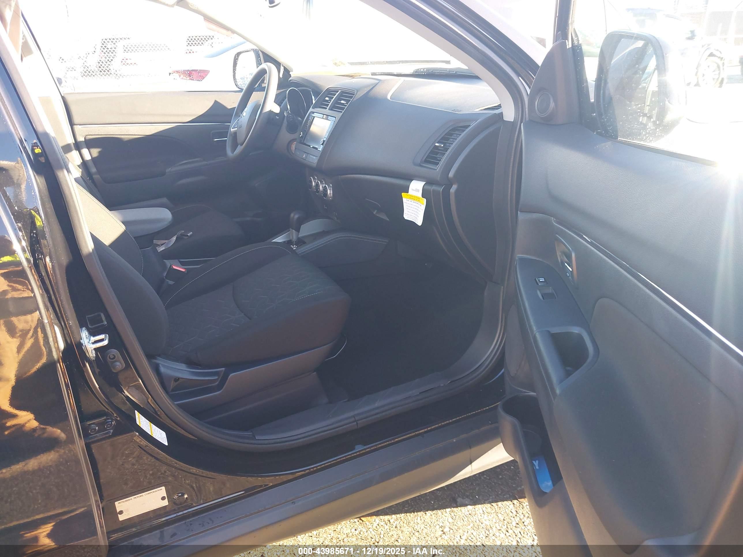 MITSUBISHI OUTLANDER image 5
