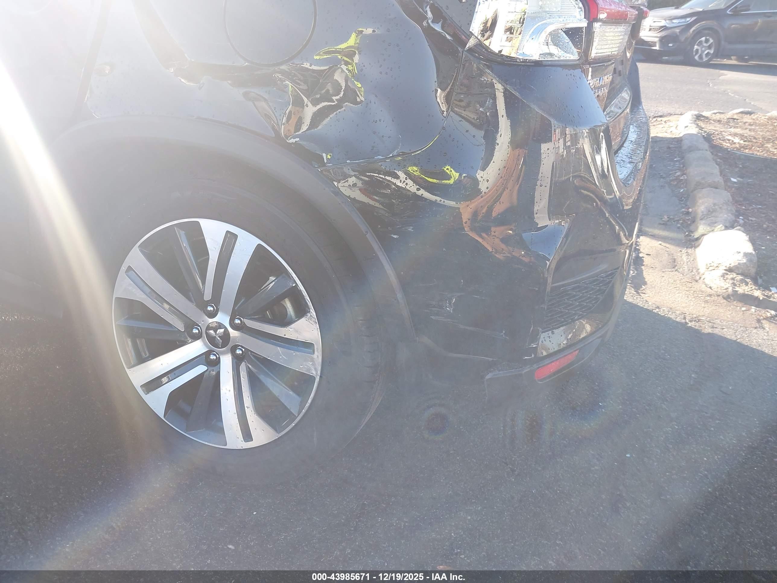 MITSUBISHI OUTLANDER image 6
