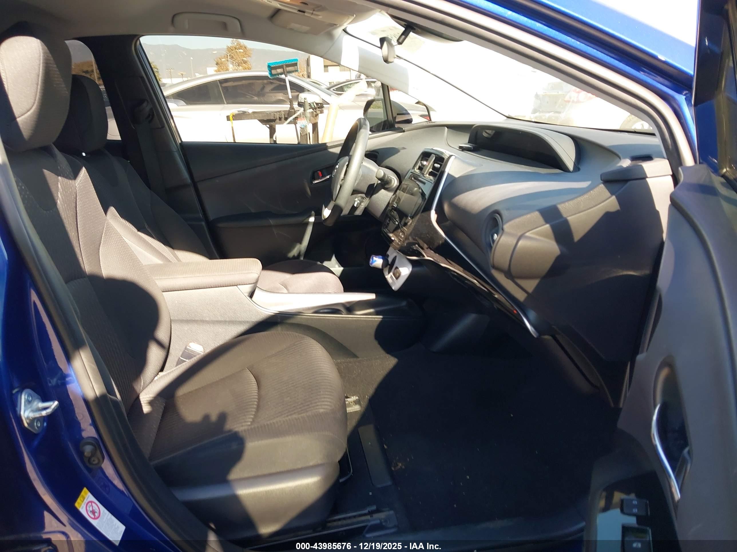 TOYOTA PRIUS image 5