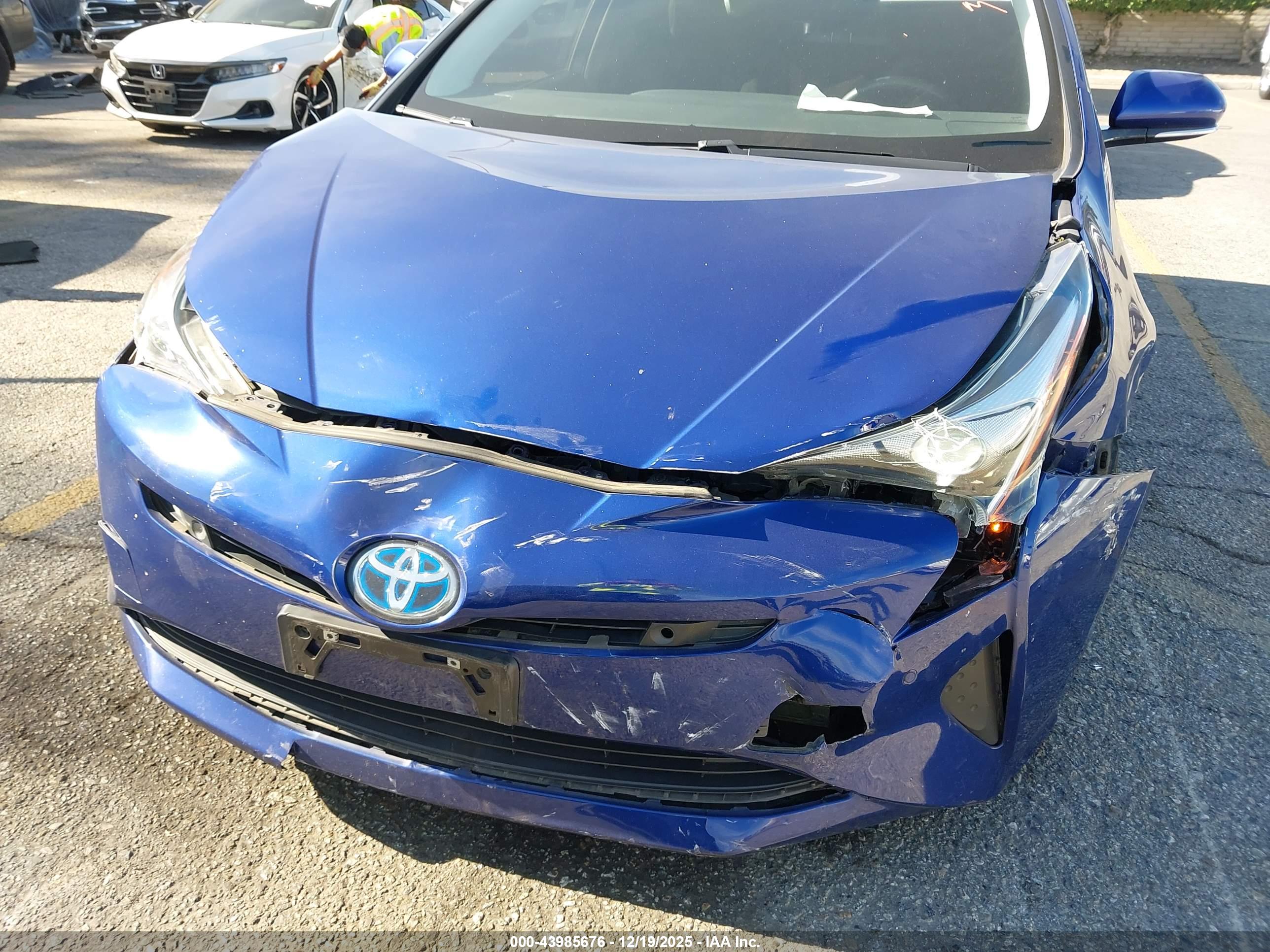 TOYOTA PRIUS image 6