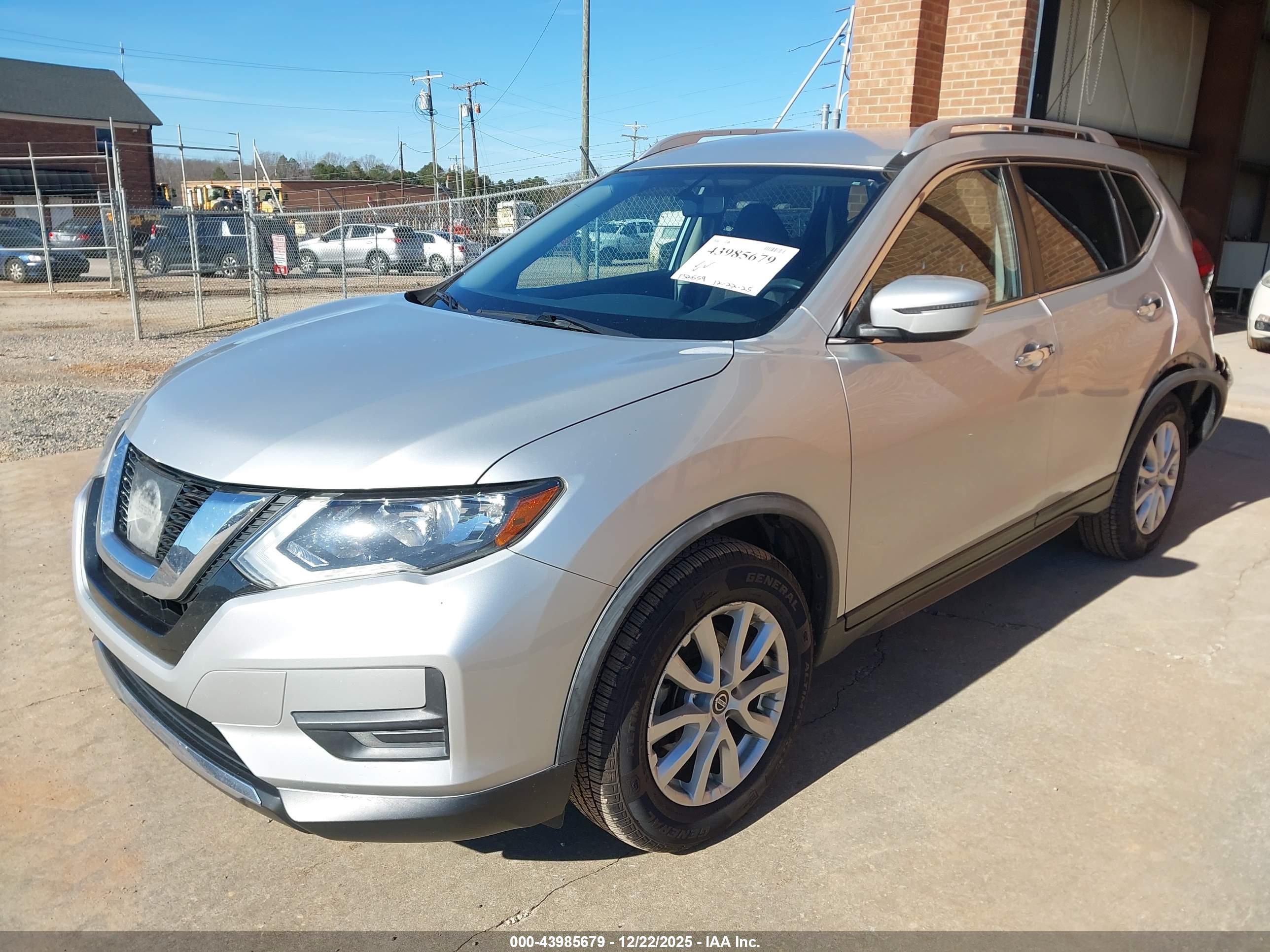 NISSAN ROGUE image 2