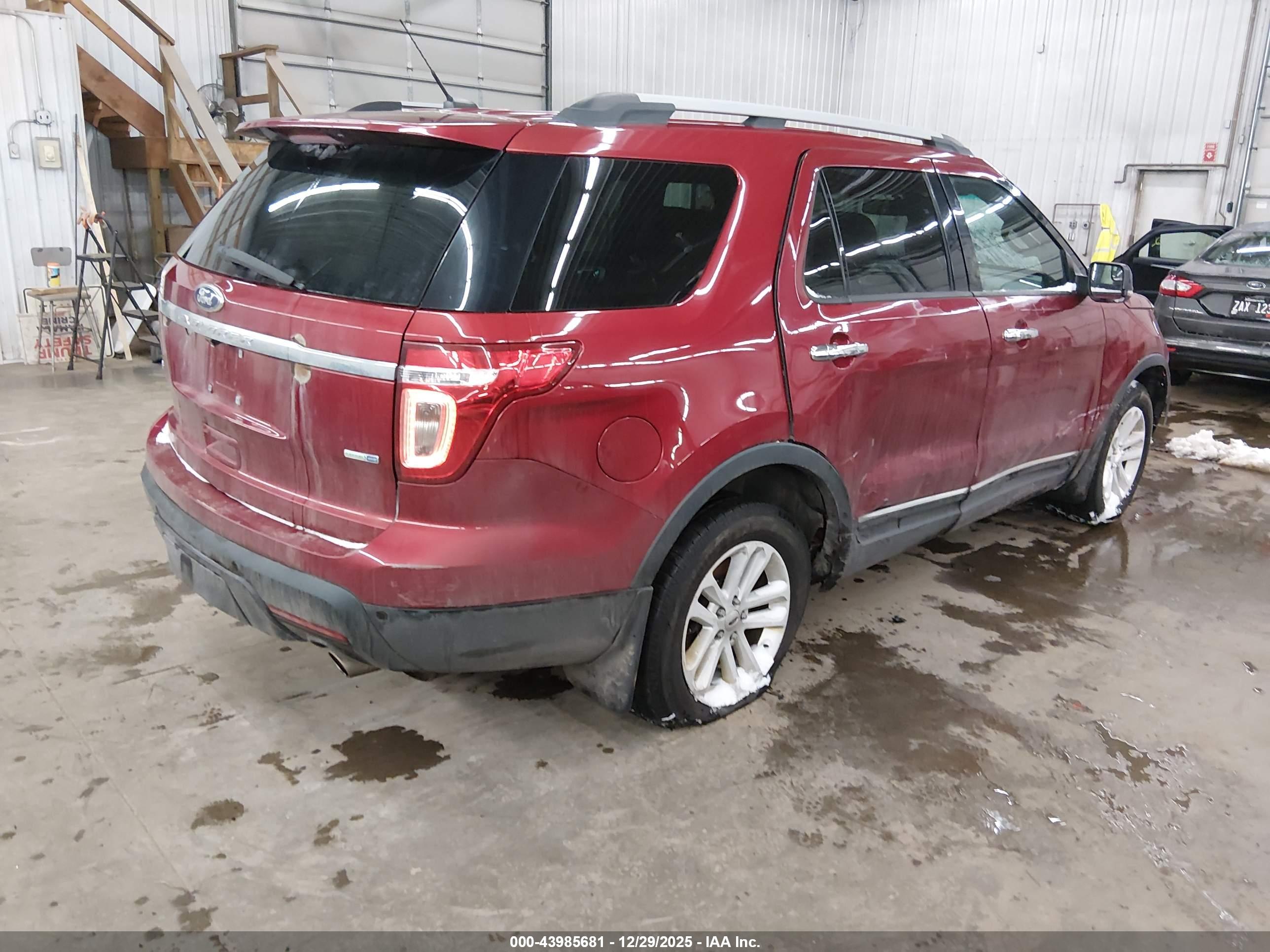 FORD EXPLORER image 4