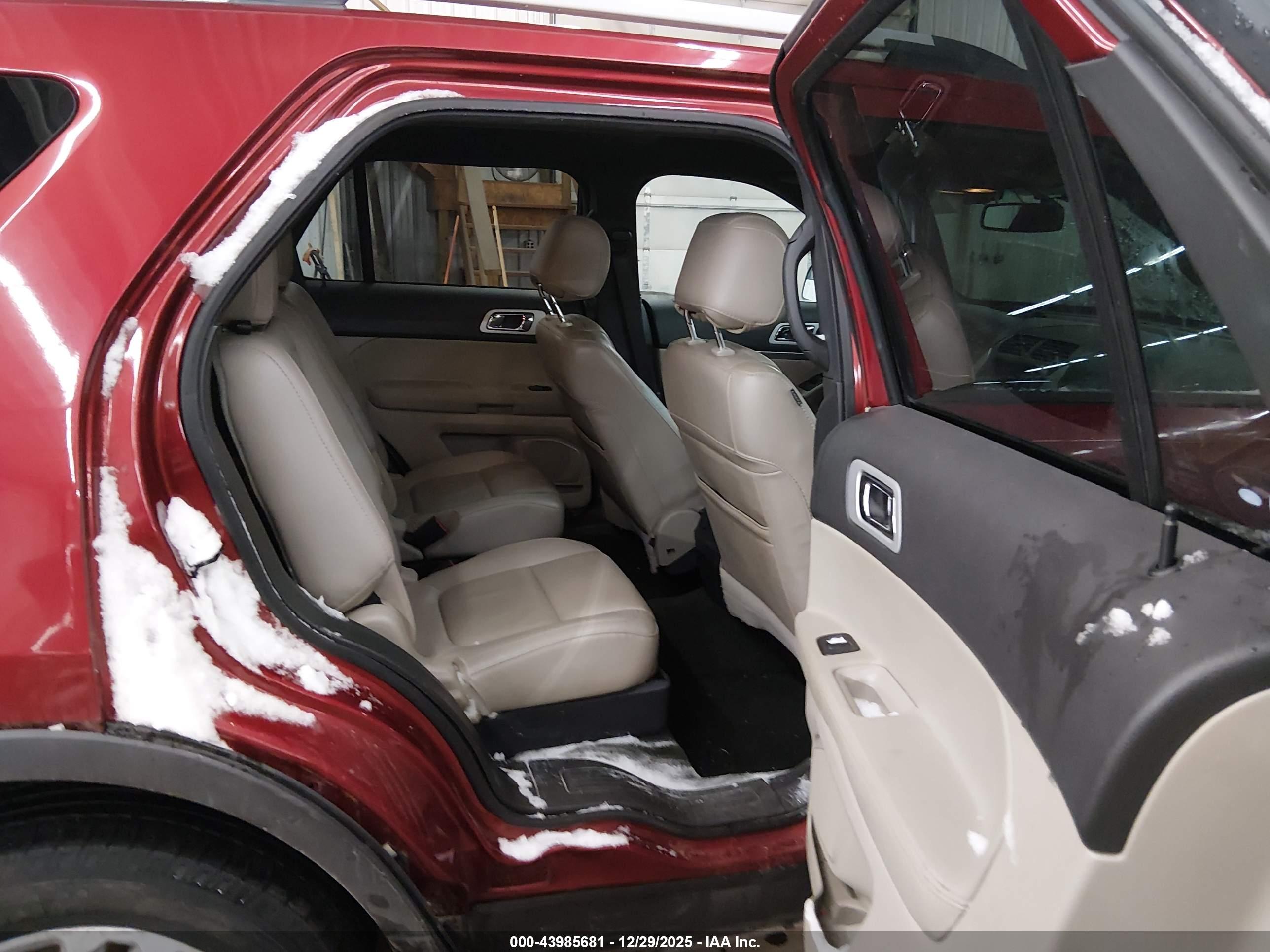 FORD EXPLORER image 8