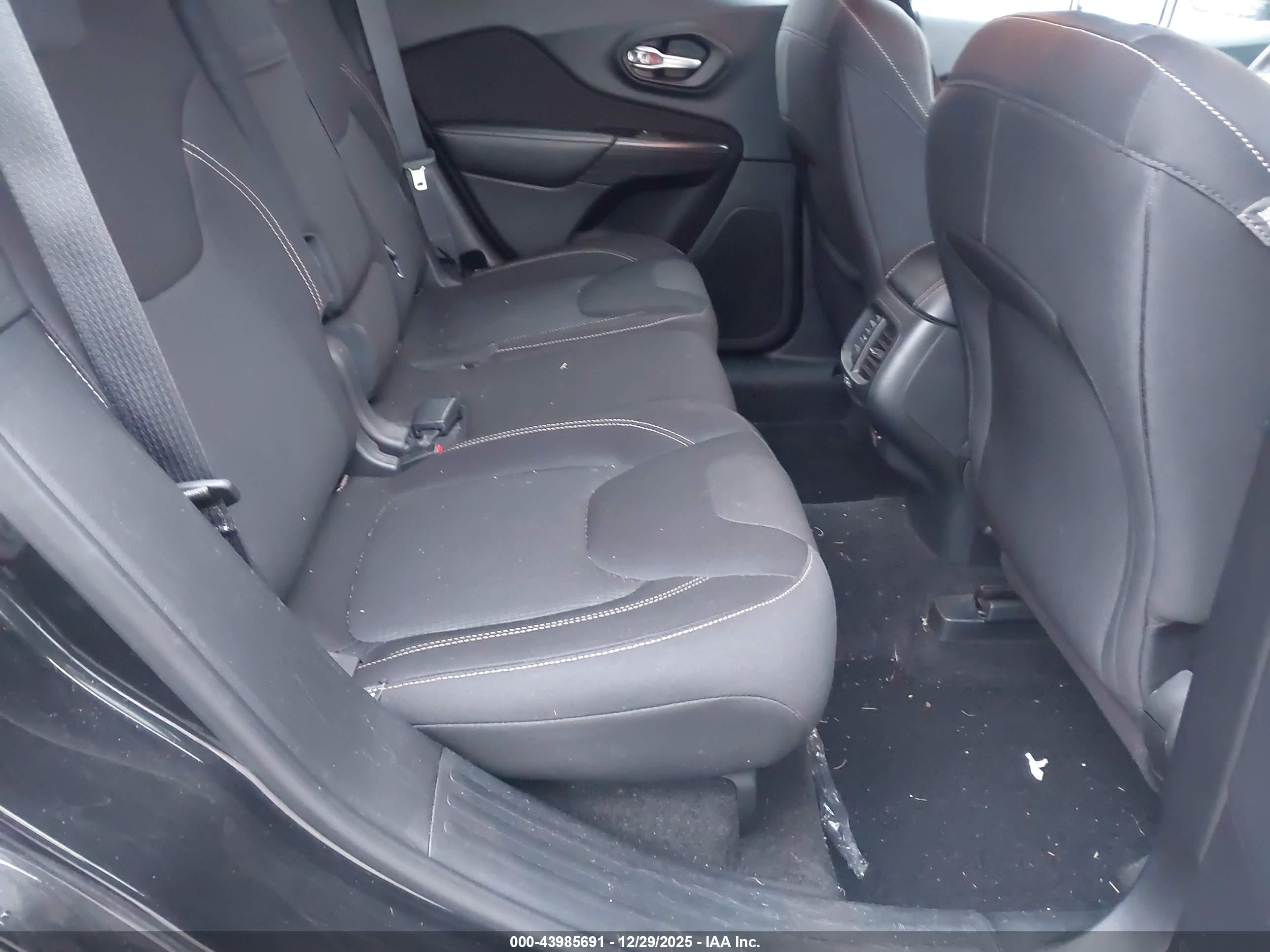 JEEP CHEROKEE image 8