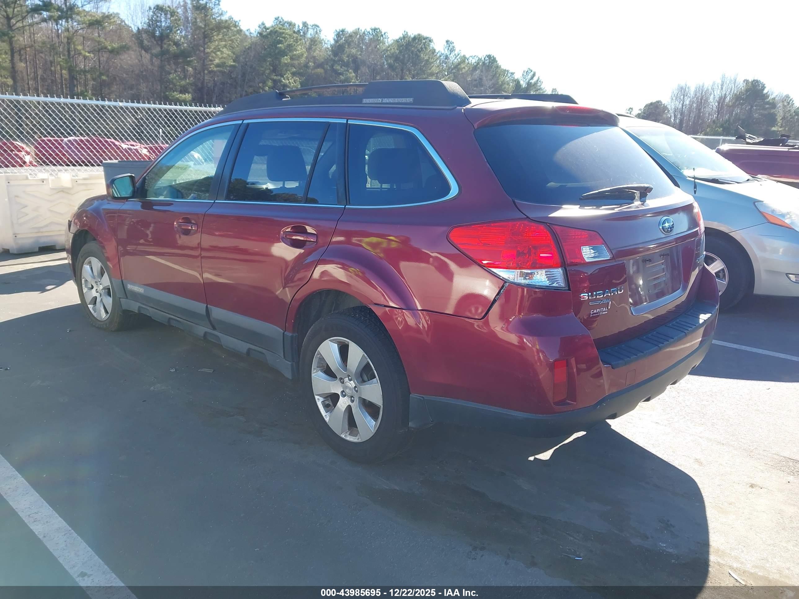 SUBARU OUTBACK image 3