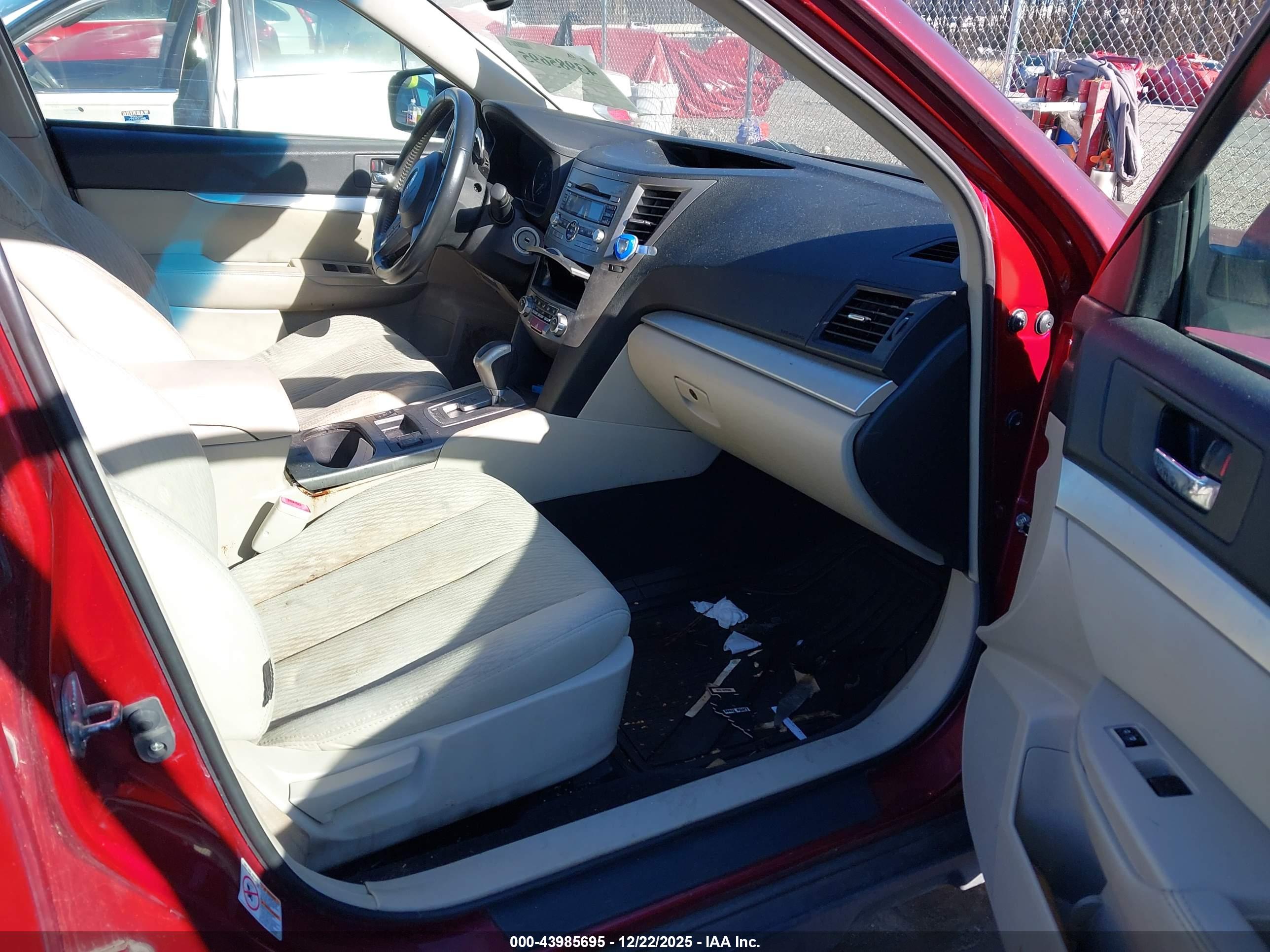 SUBARU OUTBACK image 5