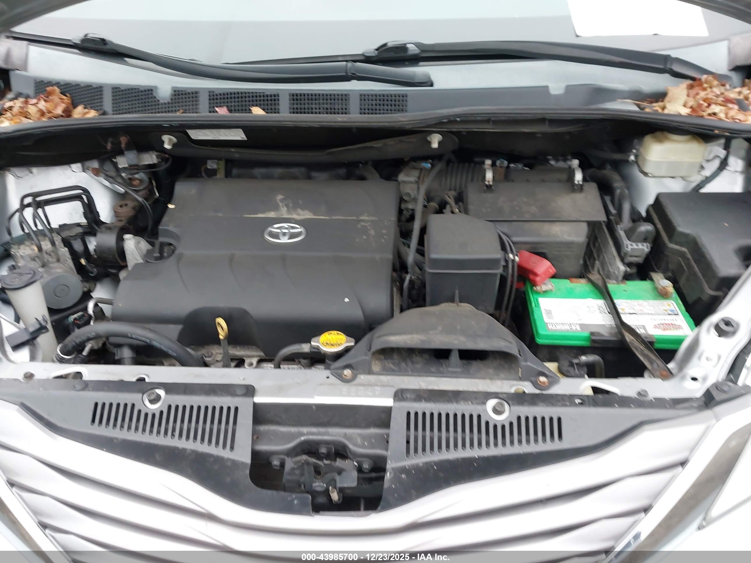 TOYOTA SIENNA image 10
