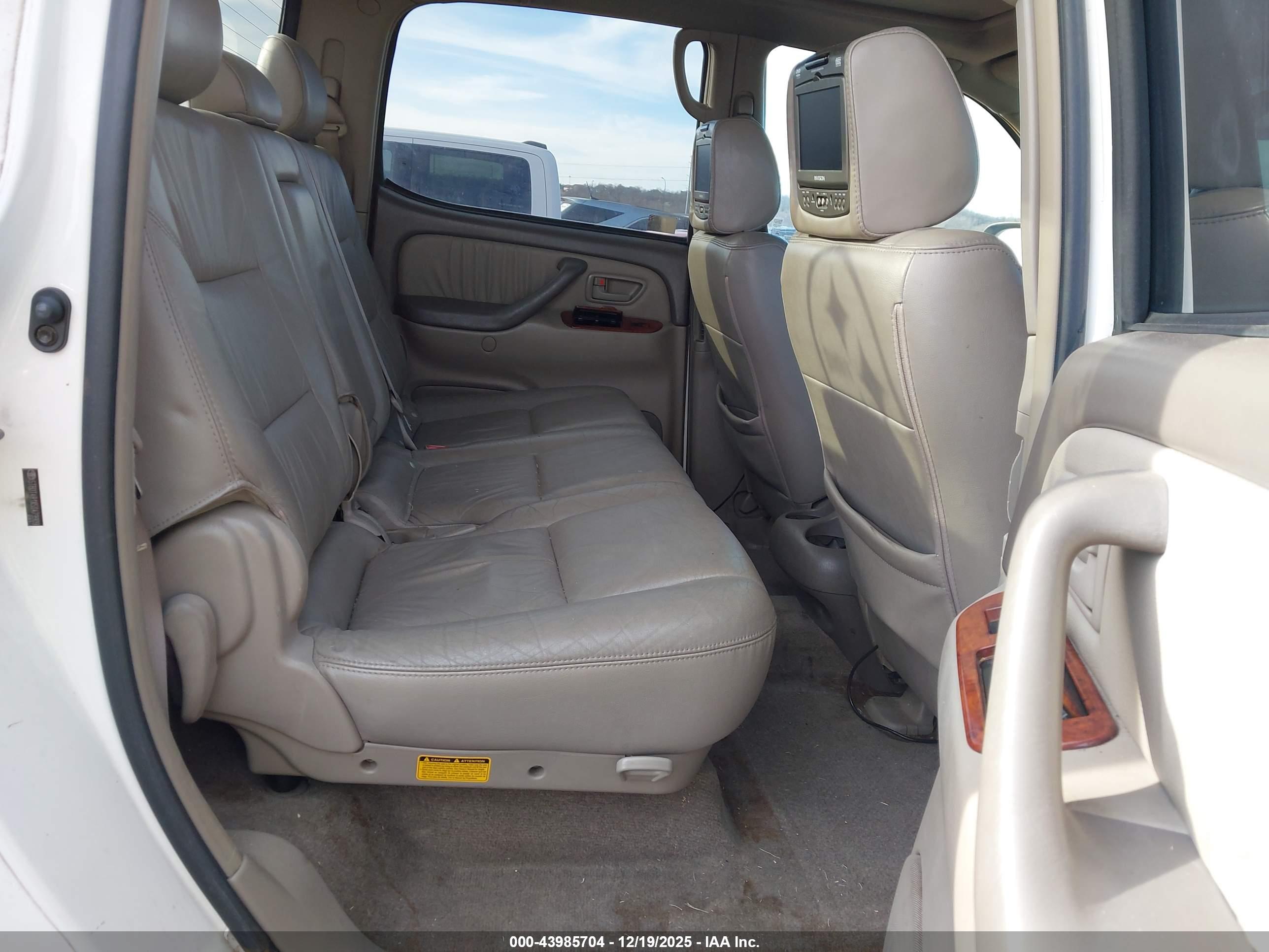 TOYOTA TUNDRA image 8