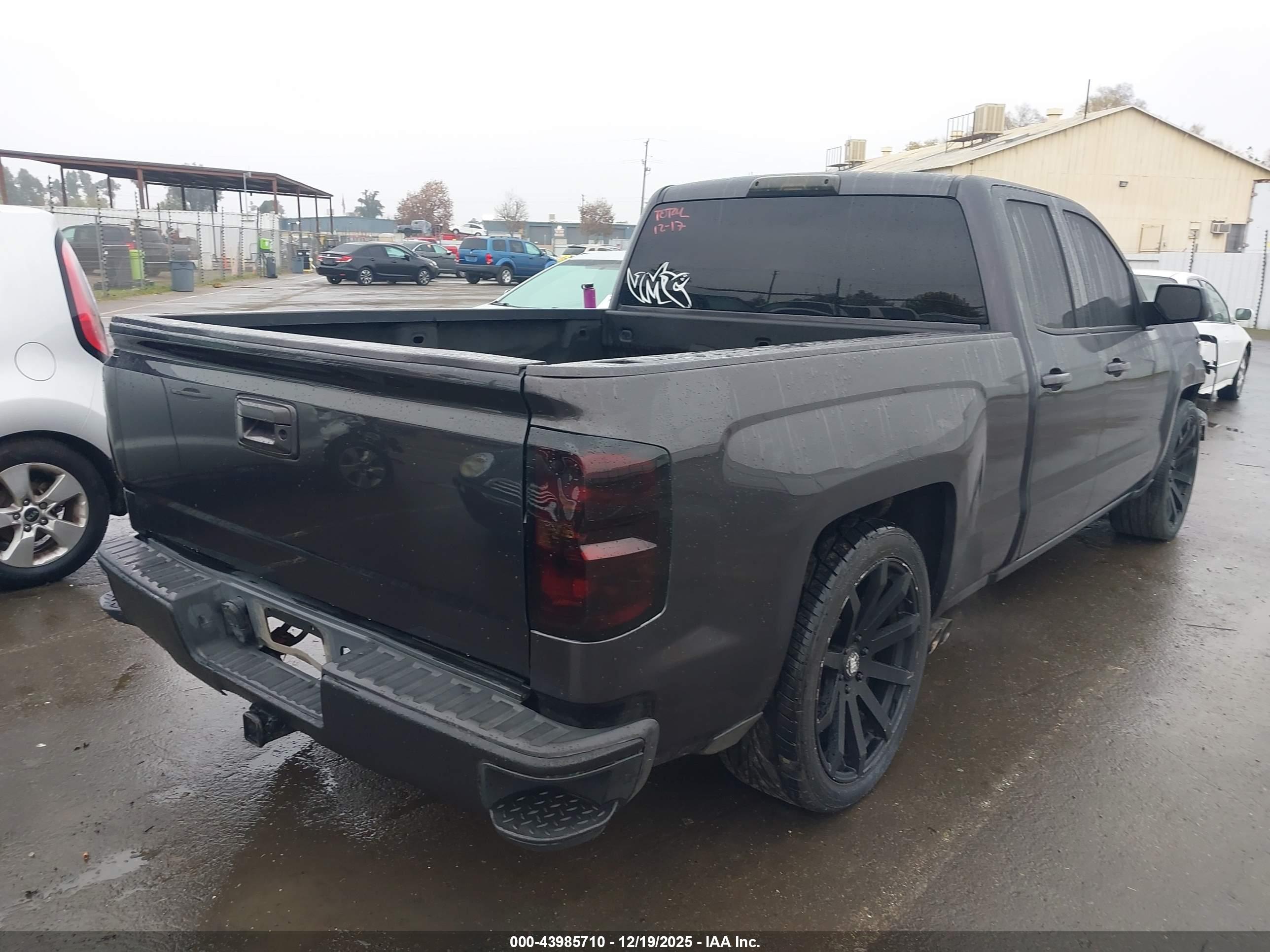 CHEVROLET SILVERADO image 4