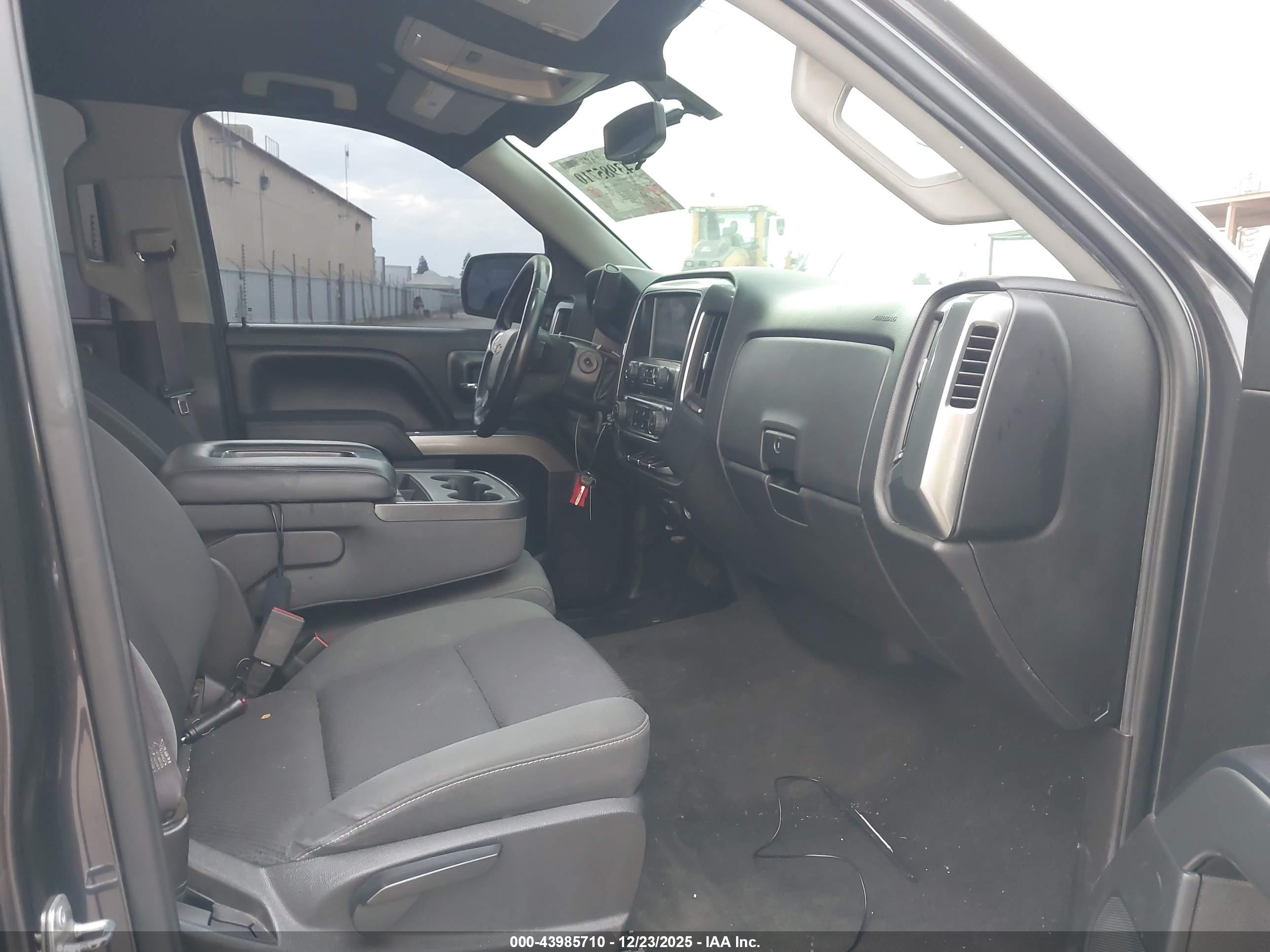 CHEVROLET SILVERADO image 5