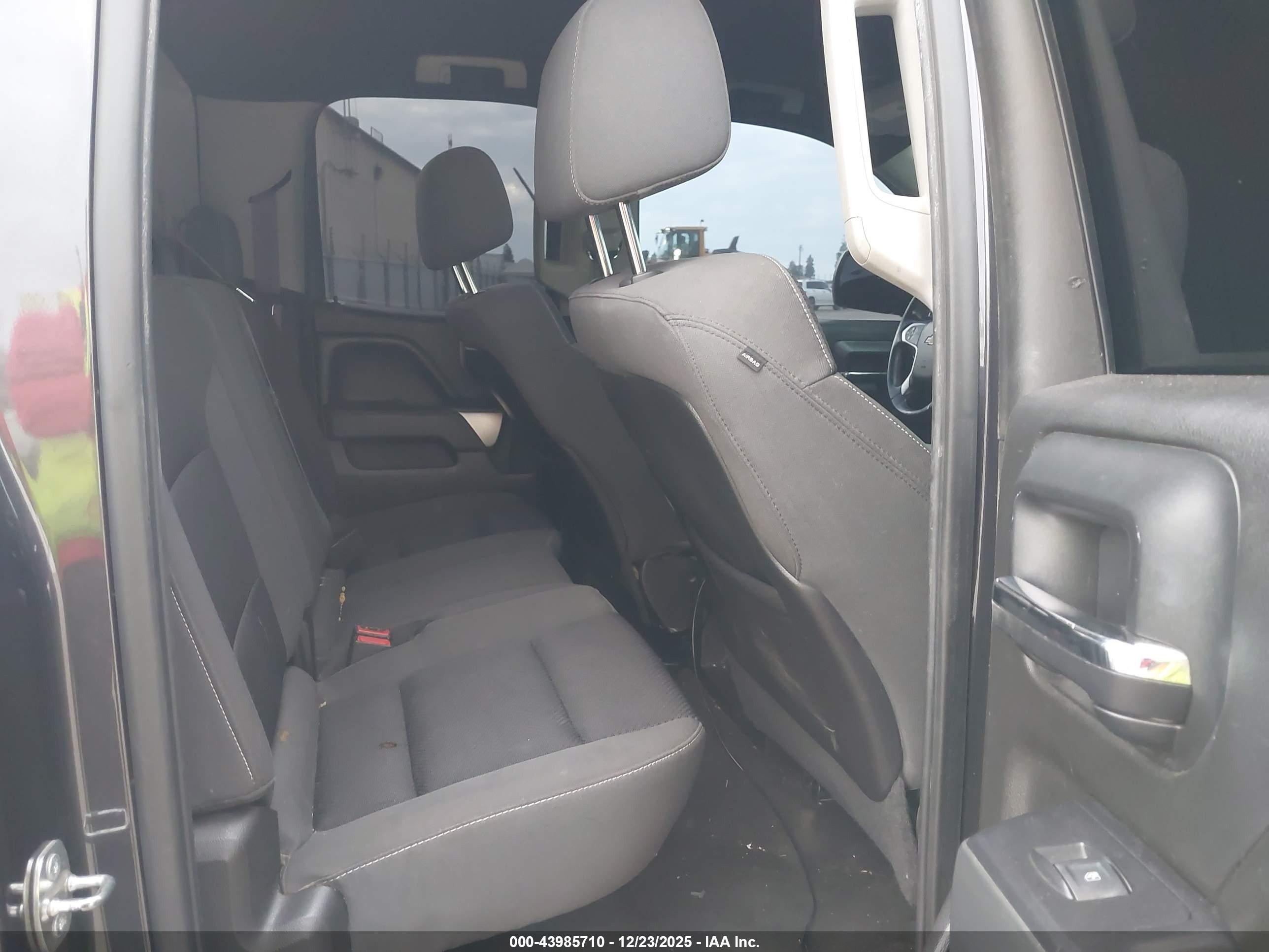 CHEVROLET SILVERADO image 8