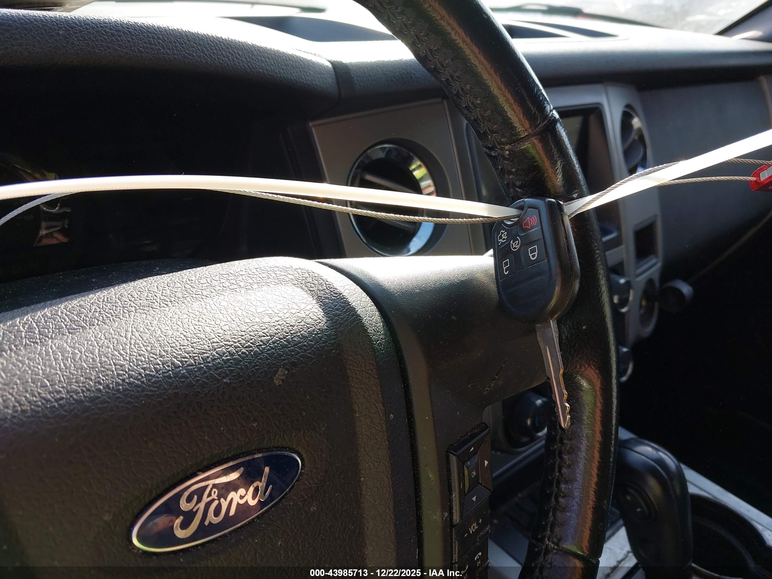 FORD EXPEDITION image 11